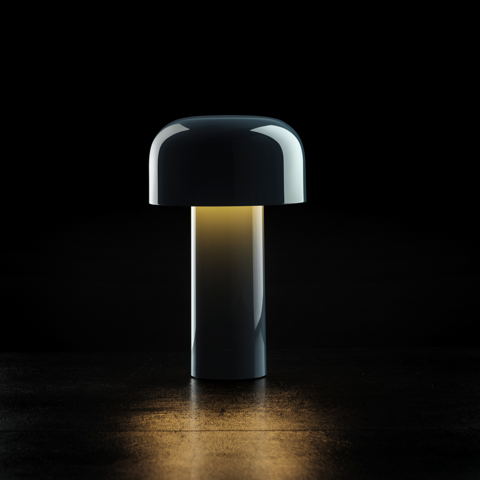 Flos LED-Akku-Tischlampe Bellhop, blau, 21 cm, dim., IP54 Flos LED-Akku-Tischlampe Bellhop, blau, 21 cm, dim., IP54