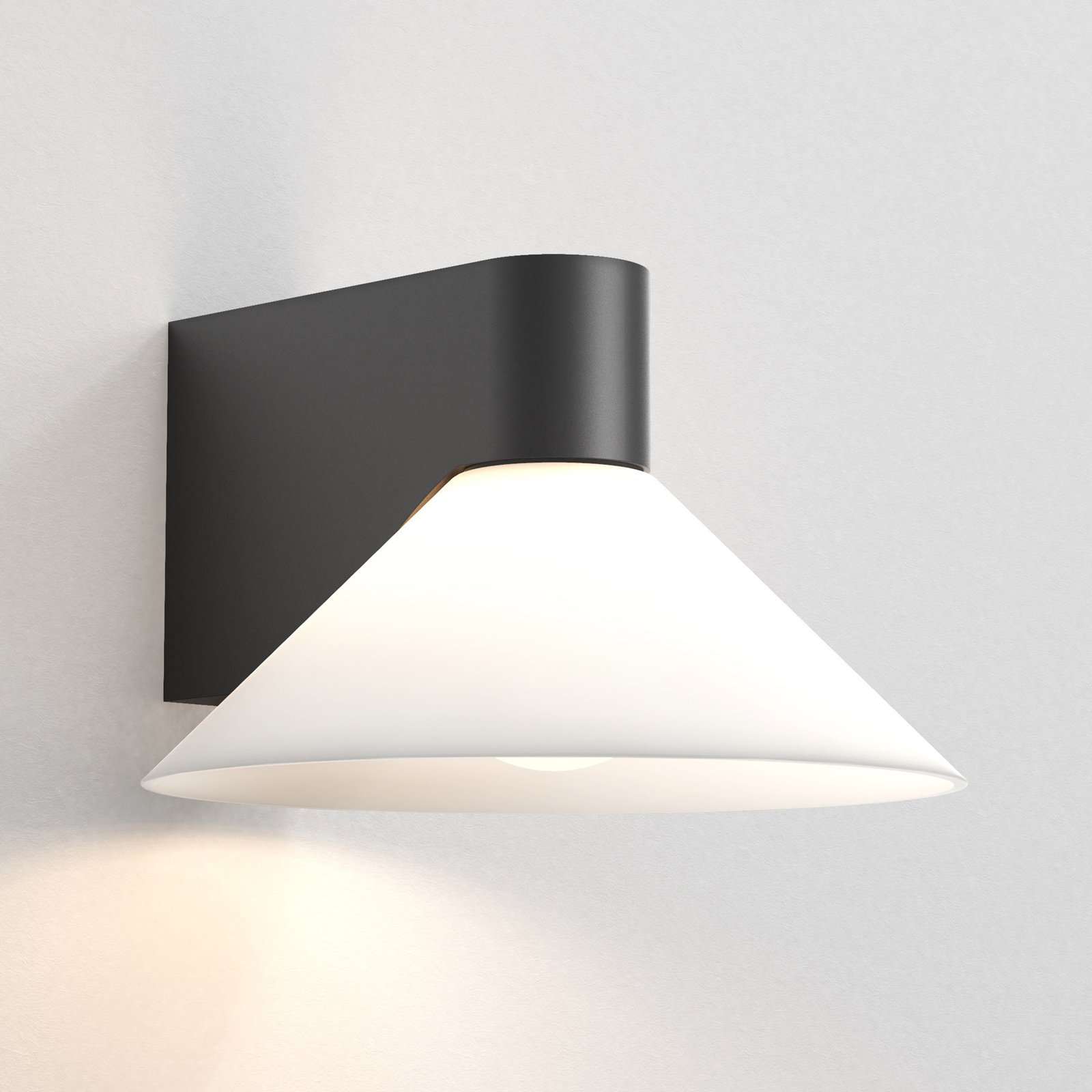 Astro Conic Wandleuchte, IP44