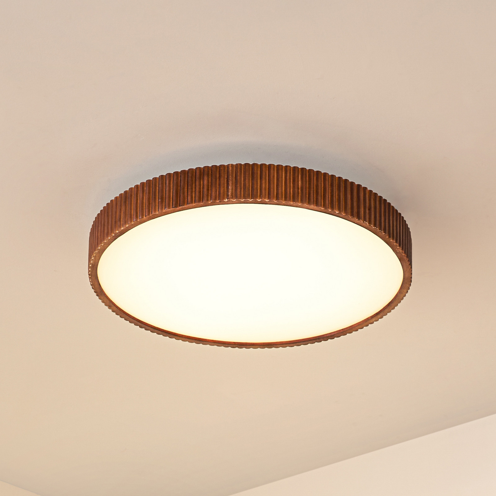 Lindby Plafonieră LED Velua alb/lemn închis CCT Ø 50 cm - Camera de zi / sufragerie - Modern - alb lemn închis