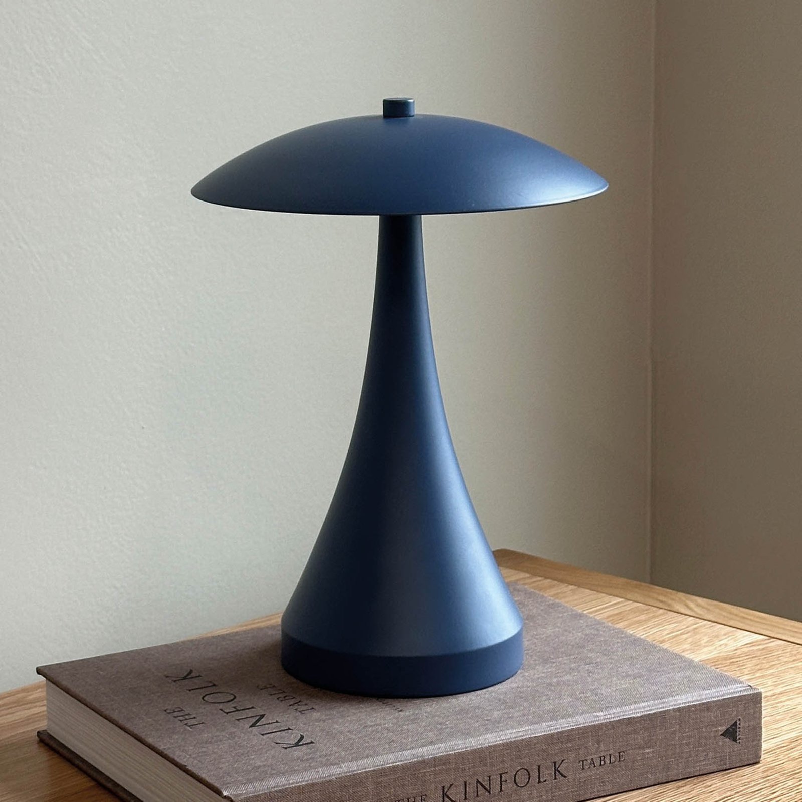 Vienna LED Portable Taffellamp Indigo - DybergLarsen