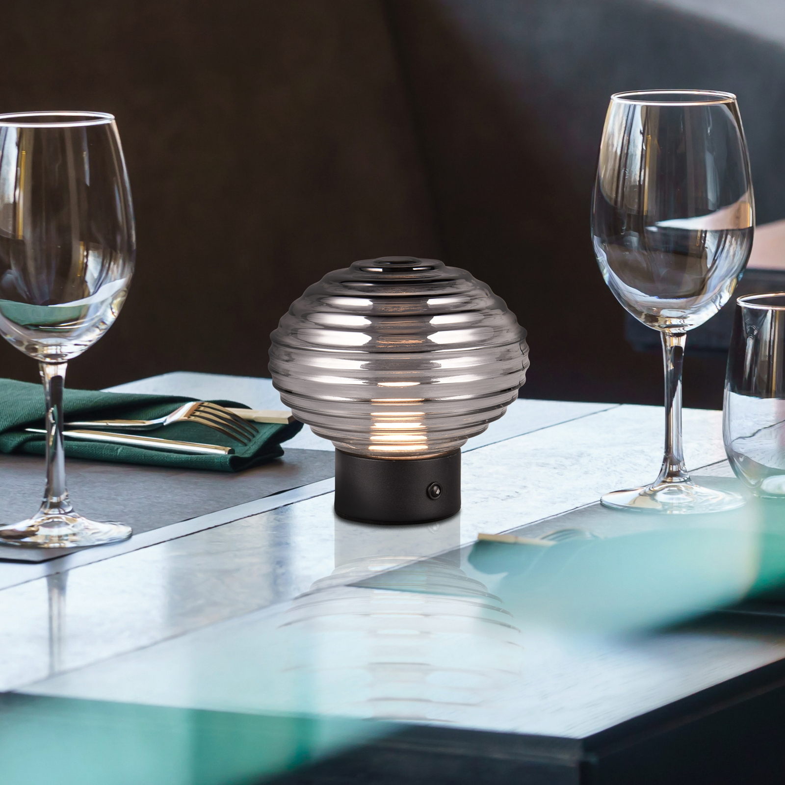 LED-Akku-Tischlampe Earl, schwarz/rauch, Höhe 14,5 cm, Glas