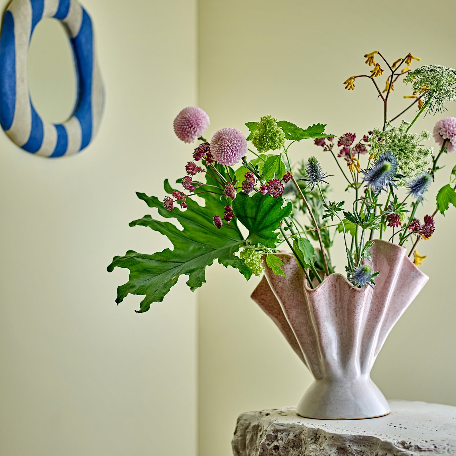 Plier Vase, Steingut, rosé, Höhe 29 cm - BLOOMINGVILLE Plier Vase, Steingut, rosé, Höhe 29 cm - BLOOMINGVILLE