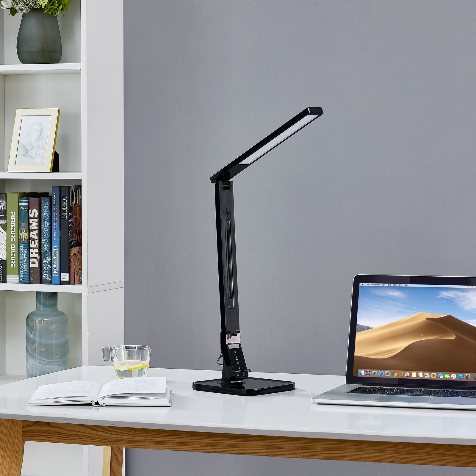 Čierna LED lampa na písací stôl Eleni