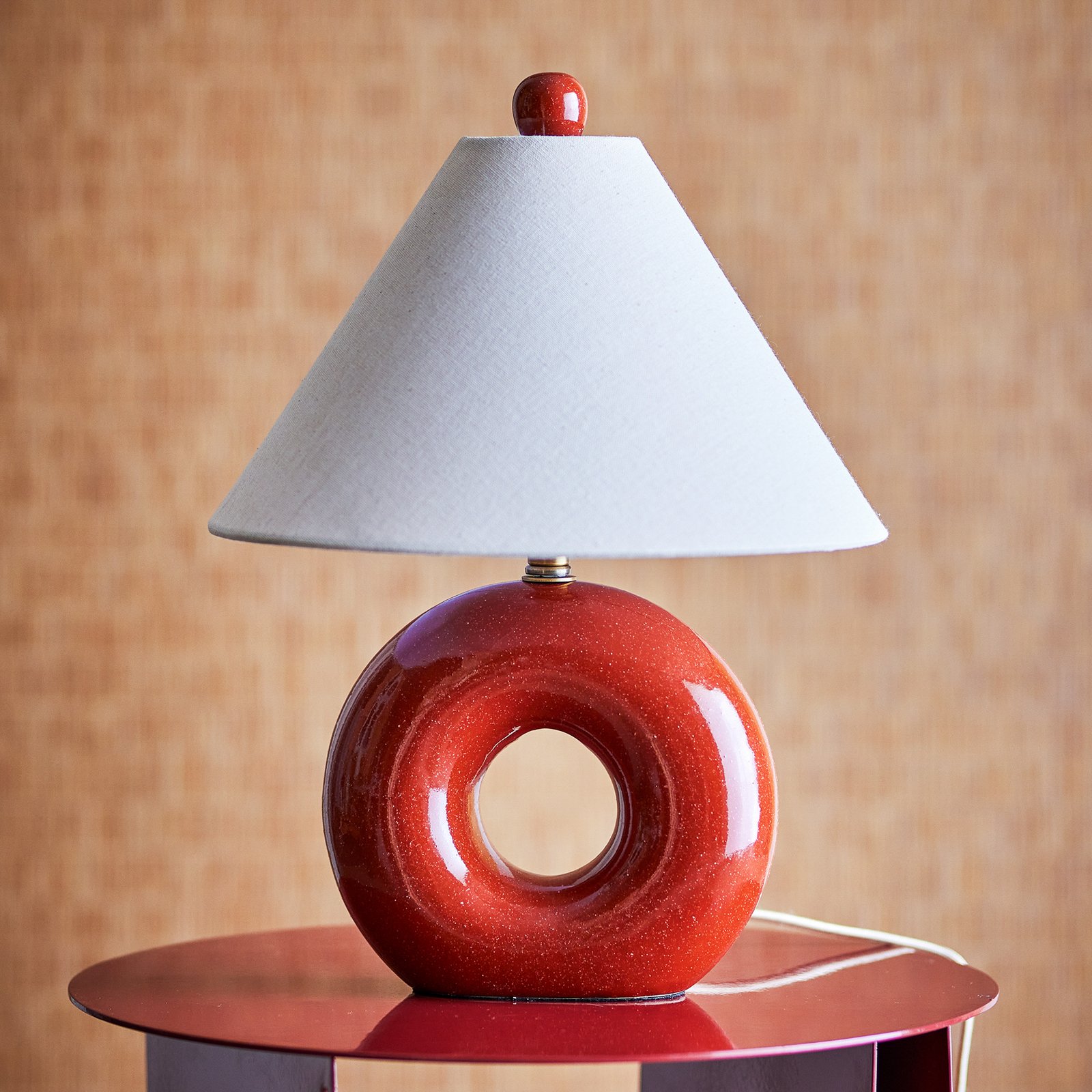 Lampada da tavolo Panja, rosso/crema, altezza 42 cm - Bloomingville