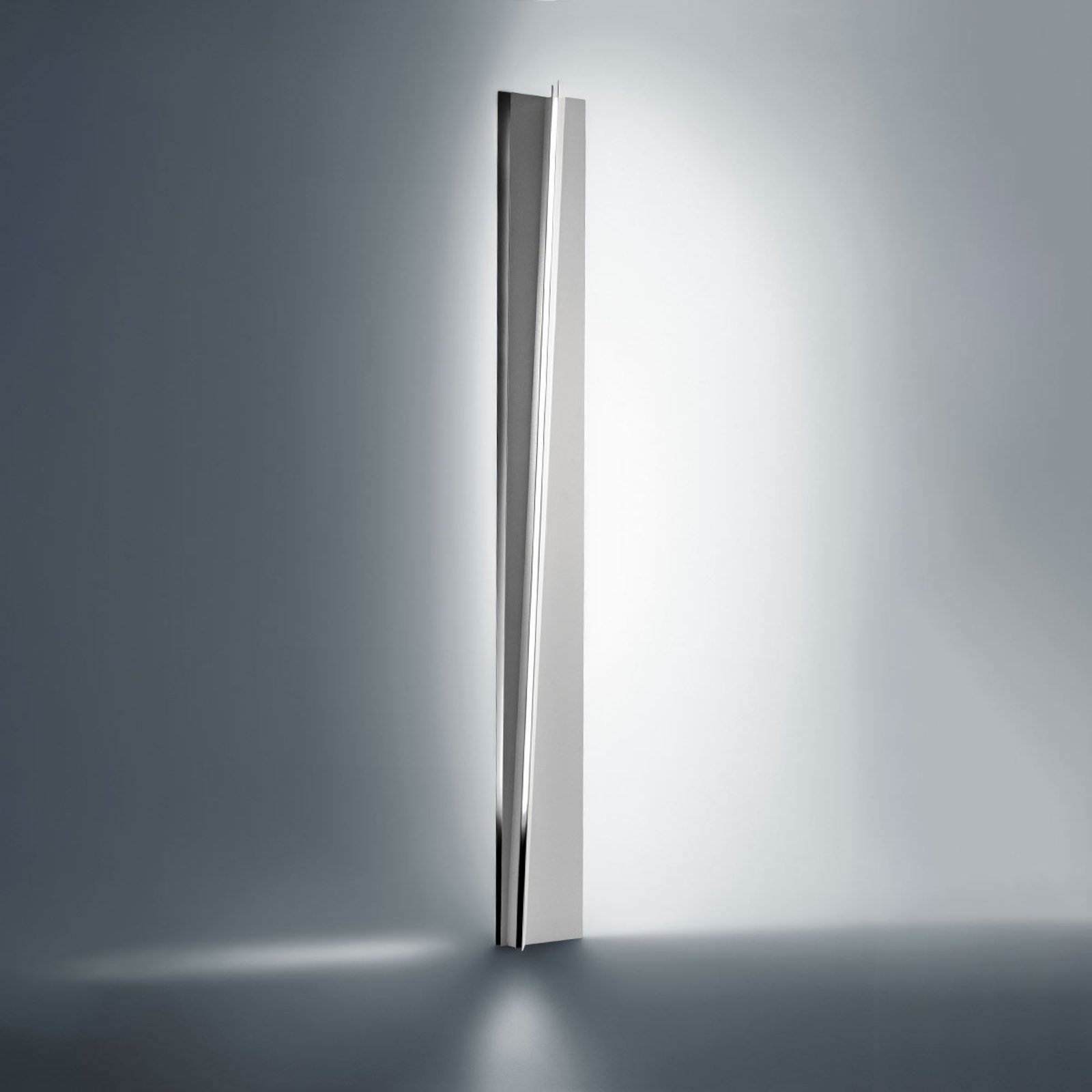ICONE Reverse - dizajnová stojacia lampa s LED svetlom