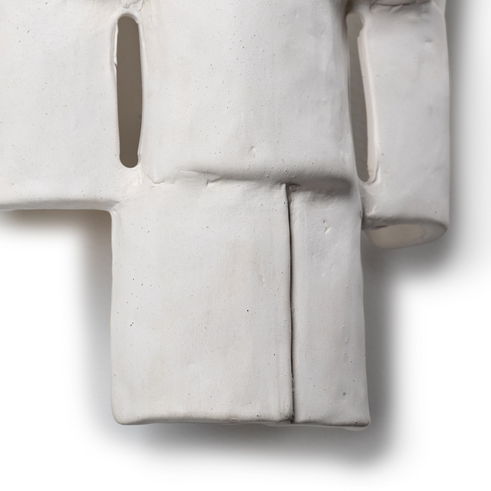 01 WHITE ROSIE væglampe, hvid, keramik, reliefmønster – Serax