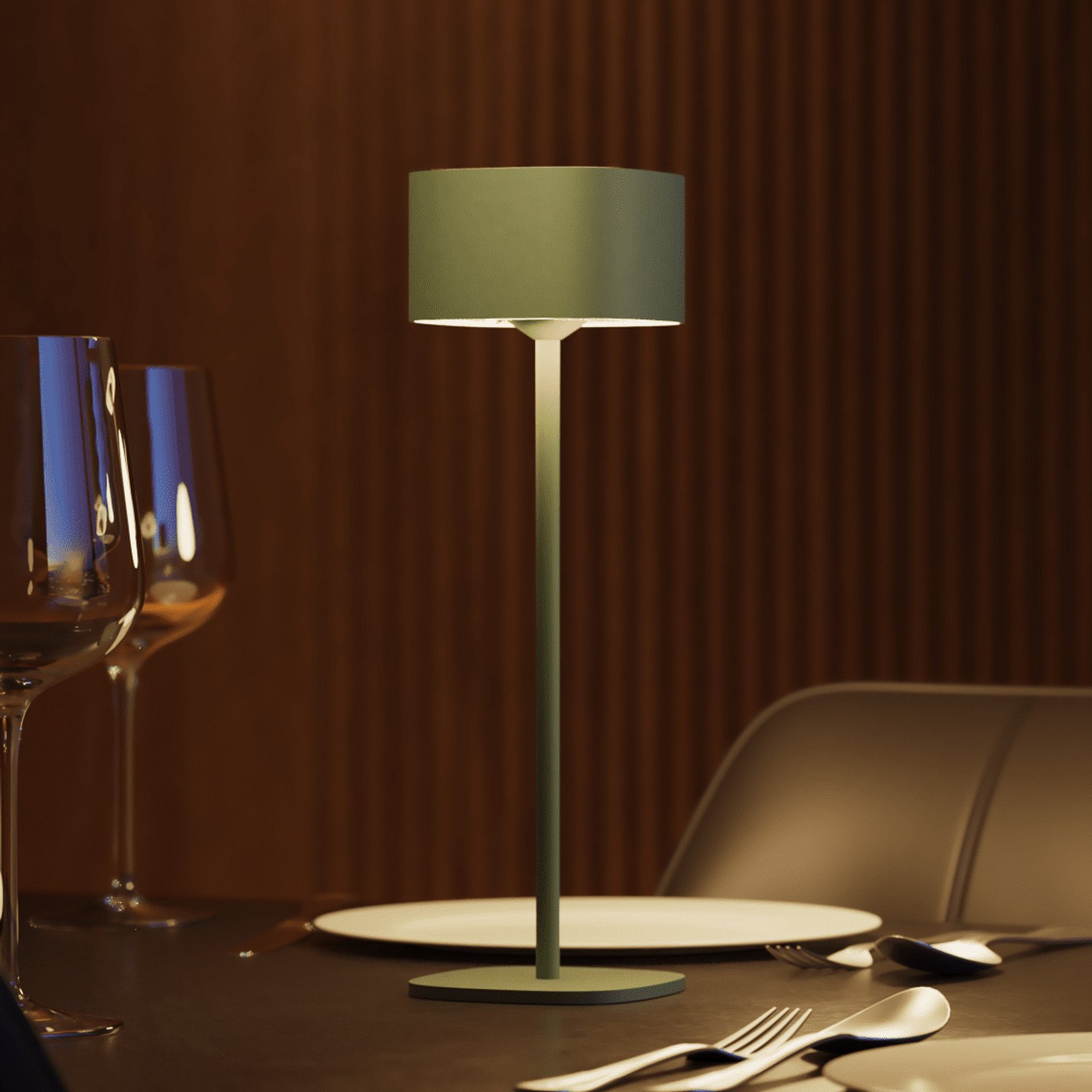 Calex LED-Akku-Tischleuchte Serino, grün, Aluminium, 2.700 K