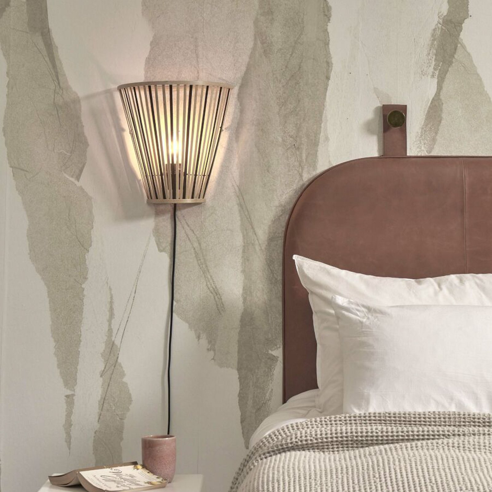 GOOD & MOJO Merapi sienas lampa, dabīga/melna