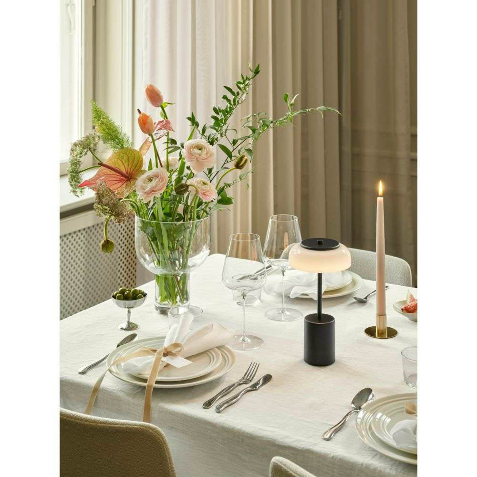 Blossi Portable Lampe de Table Mini Black/Opal - Nuura