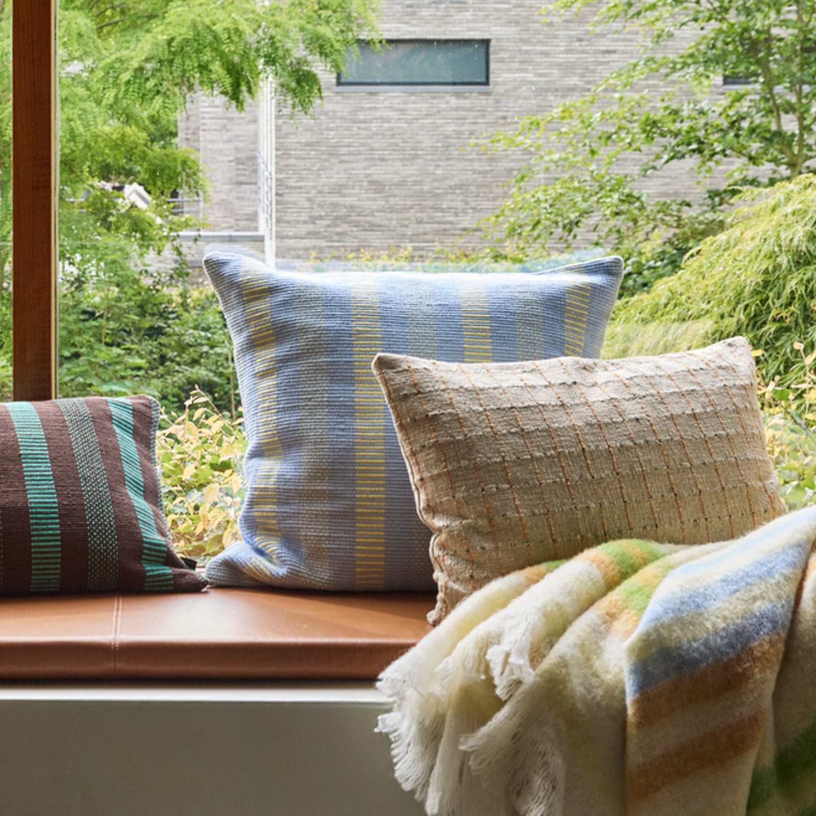 Cuscino Morph azzurro, larghezza 60 cm - Hübsch