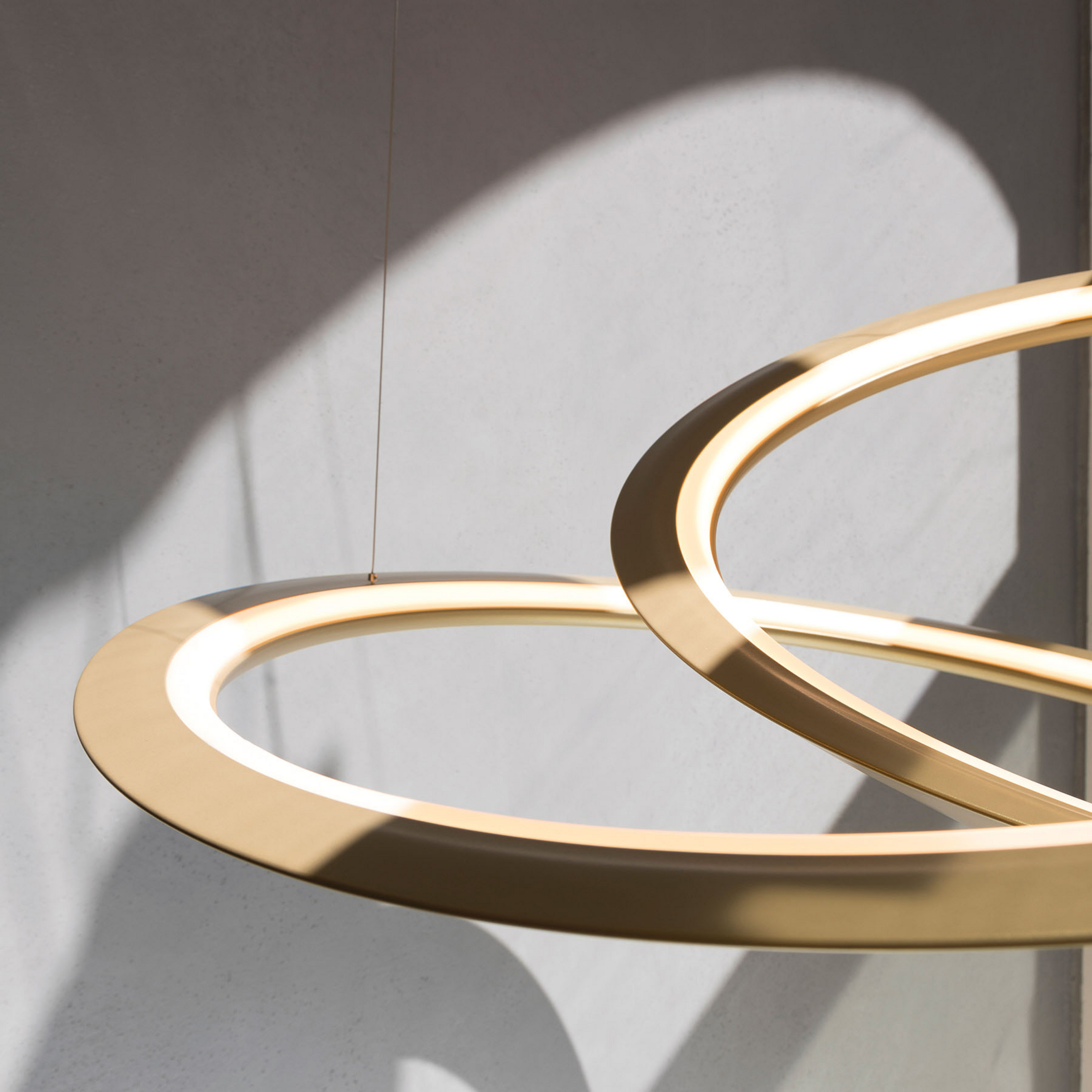 Lampada a sospensione Kepler 2.700K Up Ø84cm oro