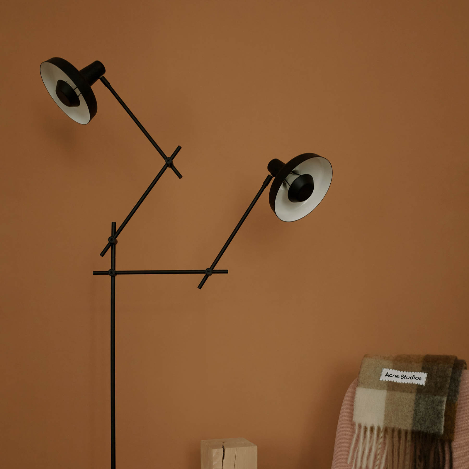 GRUPA Arigato vloerlamp, 2-lamps, zwart