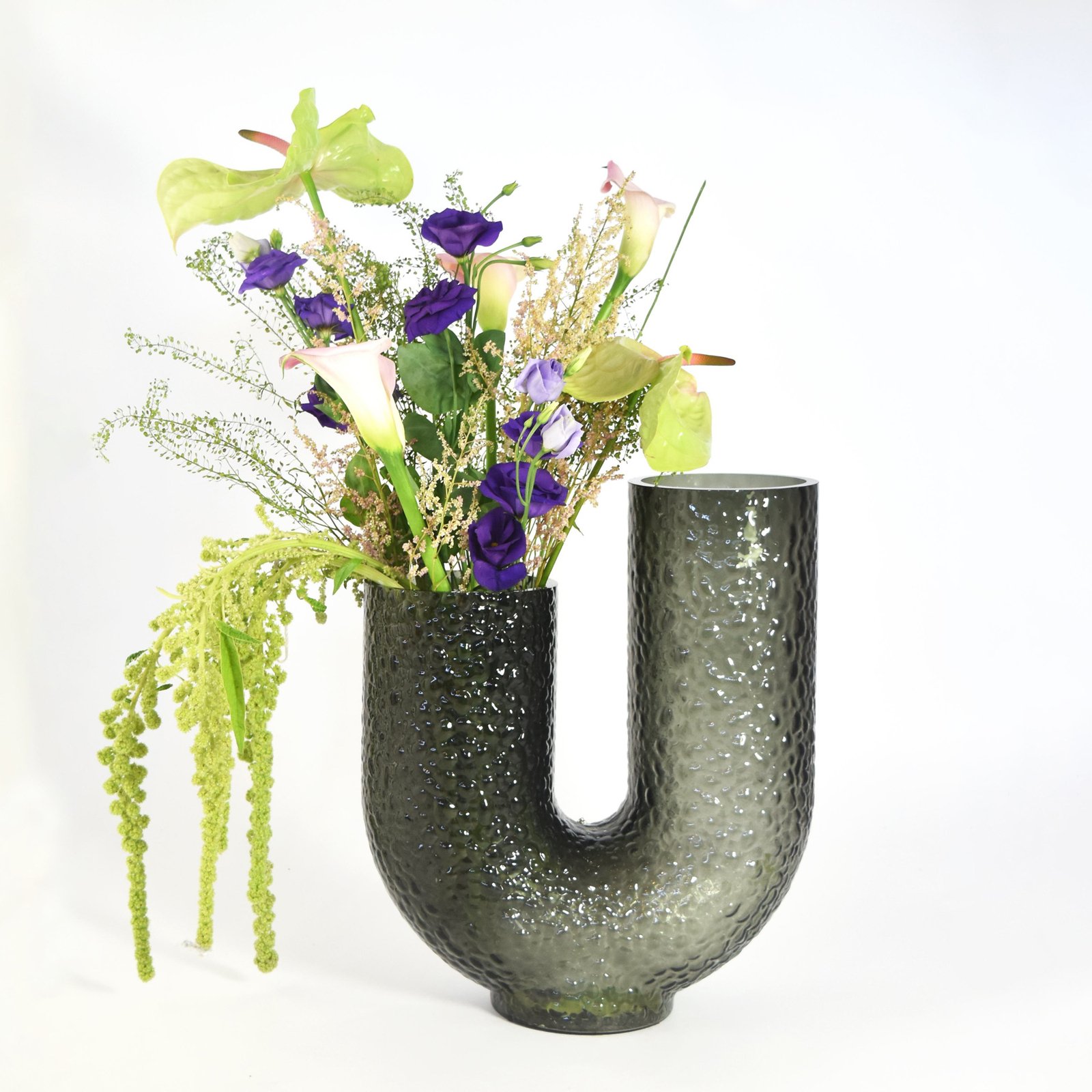 AYTM Vase Arura, noir, hauteur 40 cm, largeur 34 cm, verre 