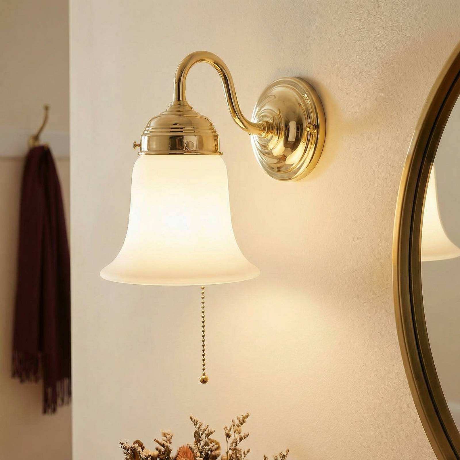 Berliner Messinglampen Applique Sibille en laiton poli