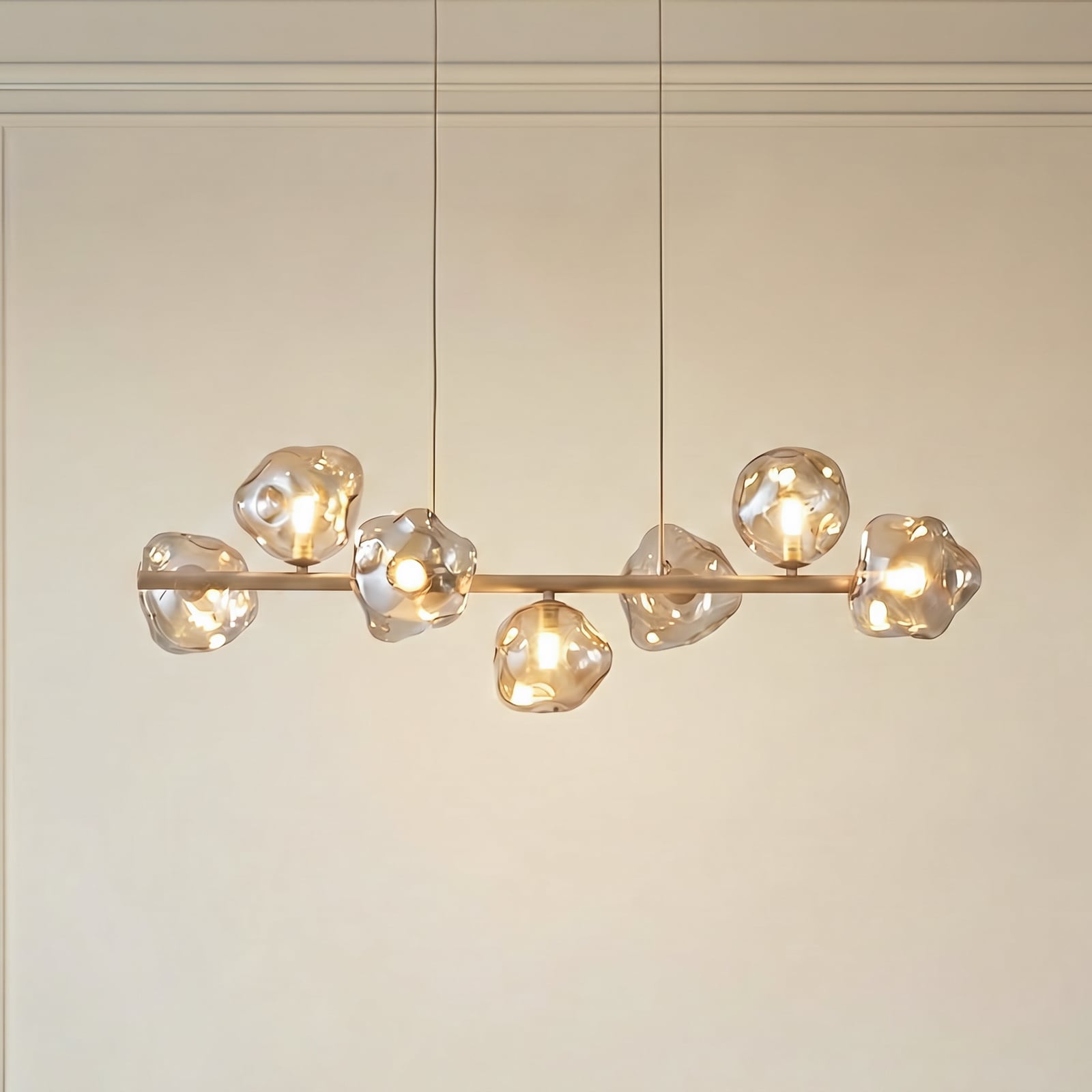 Závěsné světlo Lava, 7 žárovek, délka 90 cm, písková/koňaková, G9