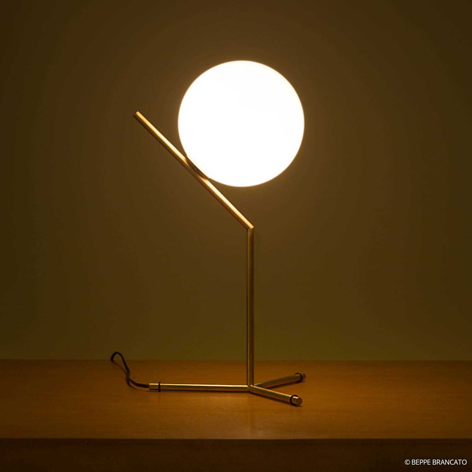 Lampa stołowa FLOS IC T1 High, szczotkowany mosiądz