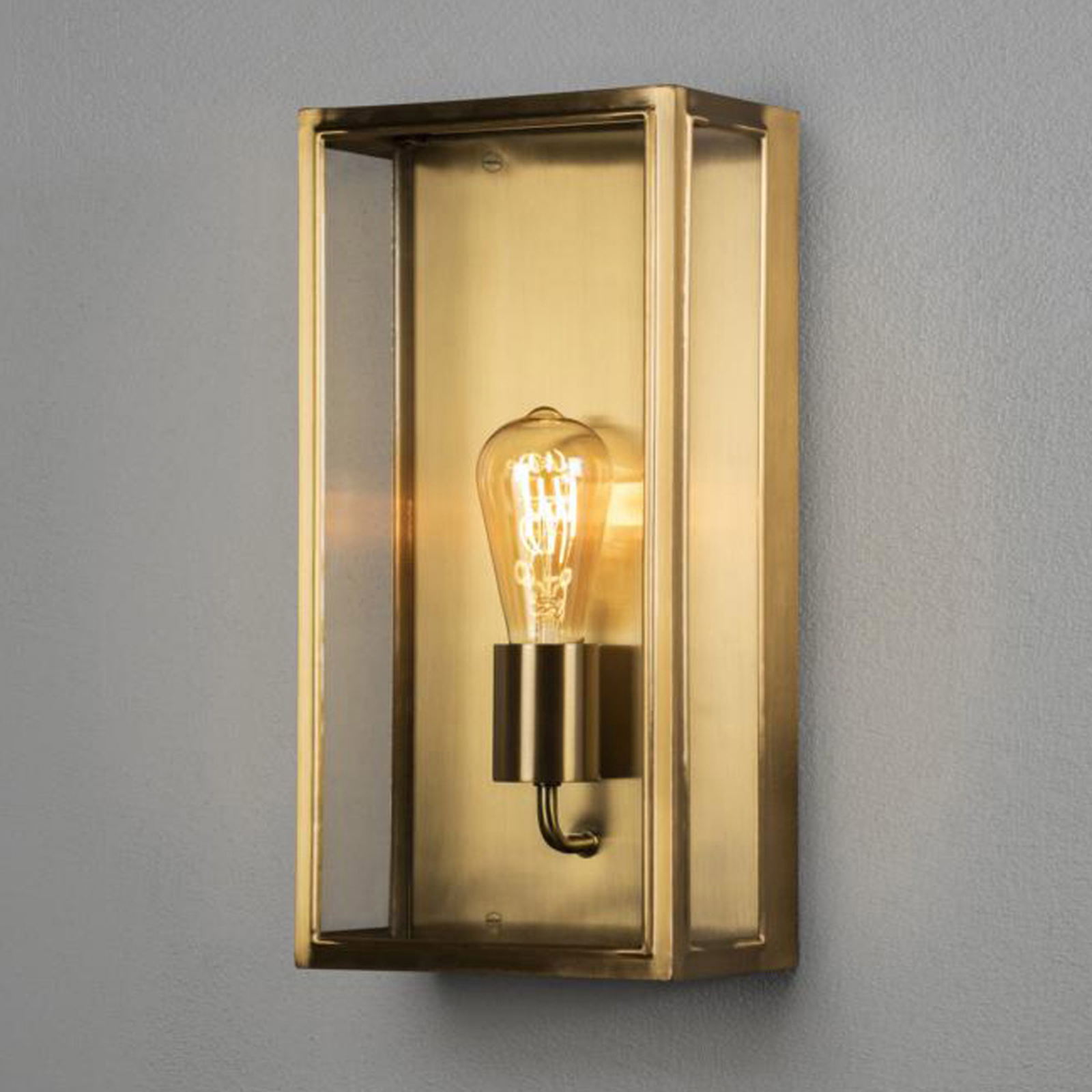 Carpi outdoor wall lamp, brass, width 20.5 cm