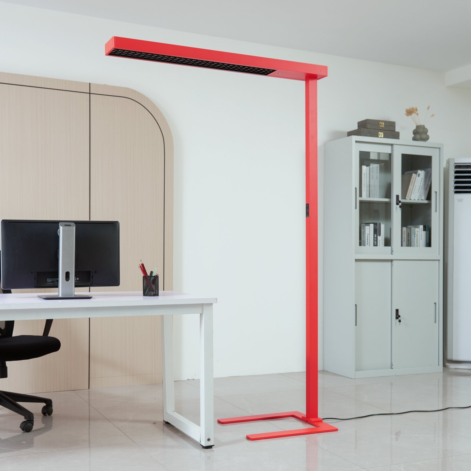 Arcchio LED pisarniška talna svetilka Susi, rdeča, aluminij, zatemnilnik,