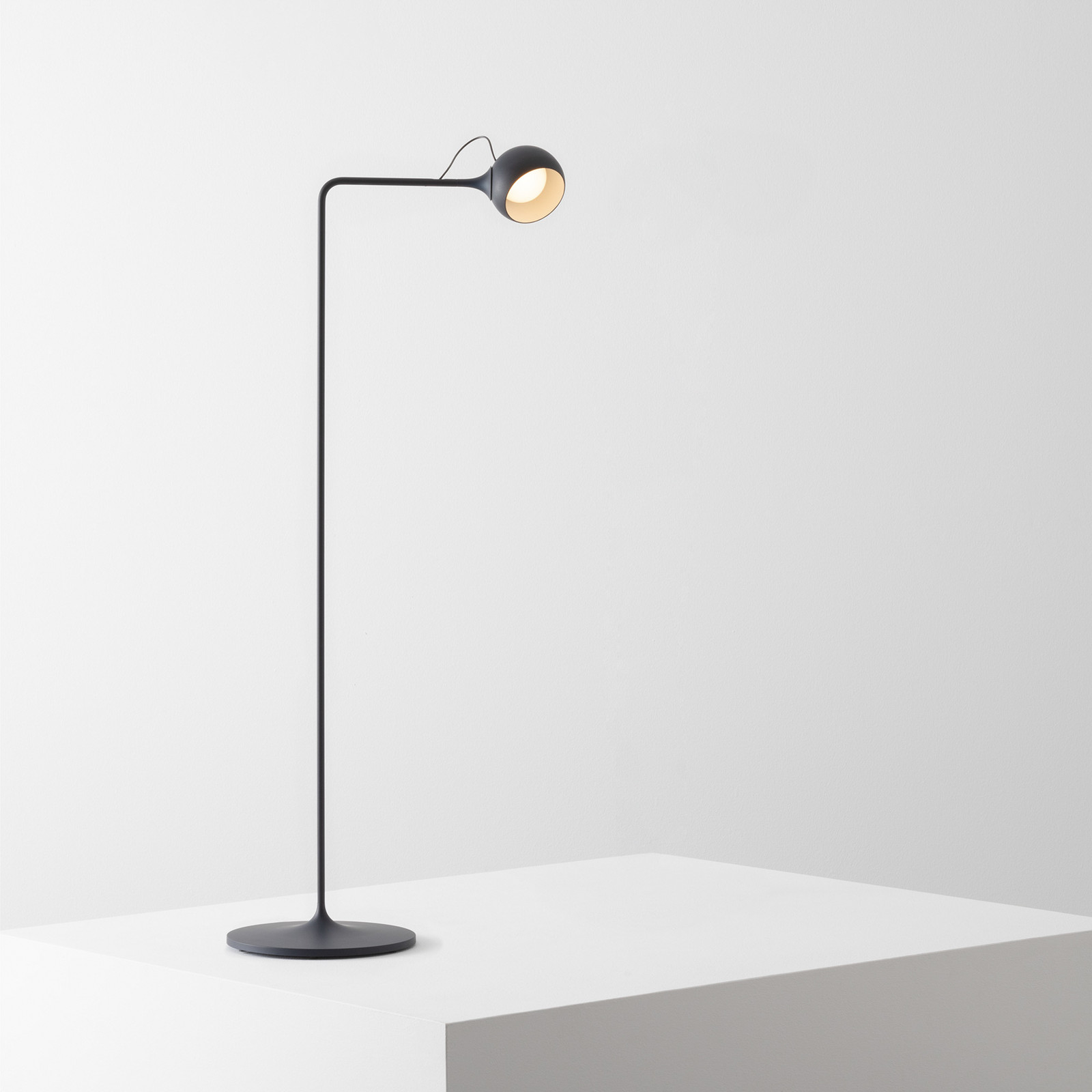 Artemide Ixa Reading lampadar LED dim antracit - Camera de zi / sufragerie - design - Metal