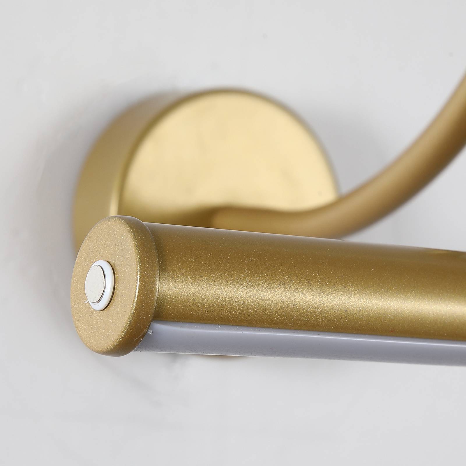 LED-Akku-Wandlampe Vigo, goldfarben, Breite 30 cm, Metall günstig online kaufen