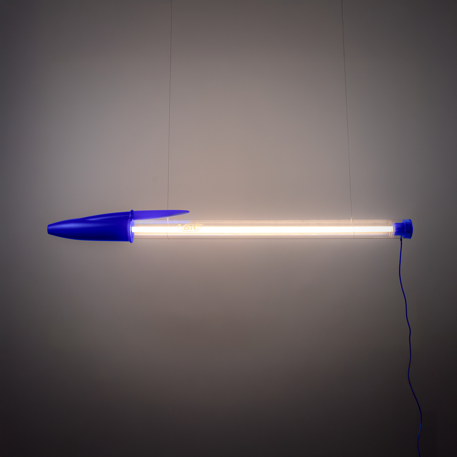 BIC LED-Pendelleuchte, blau, Länge 173 cm - Seletti BIC LED-Pendelleuchte, blau, Länge 173 cm - Seletti