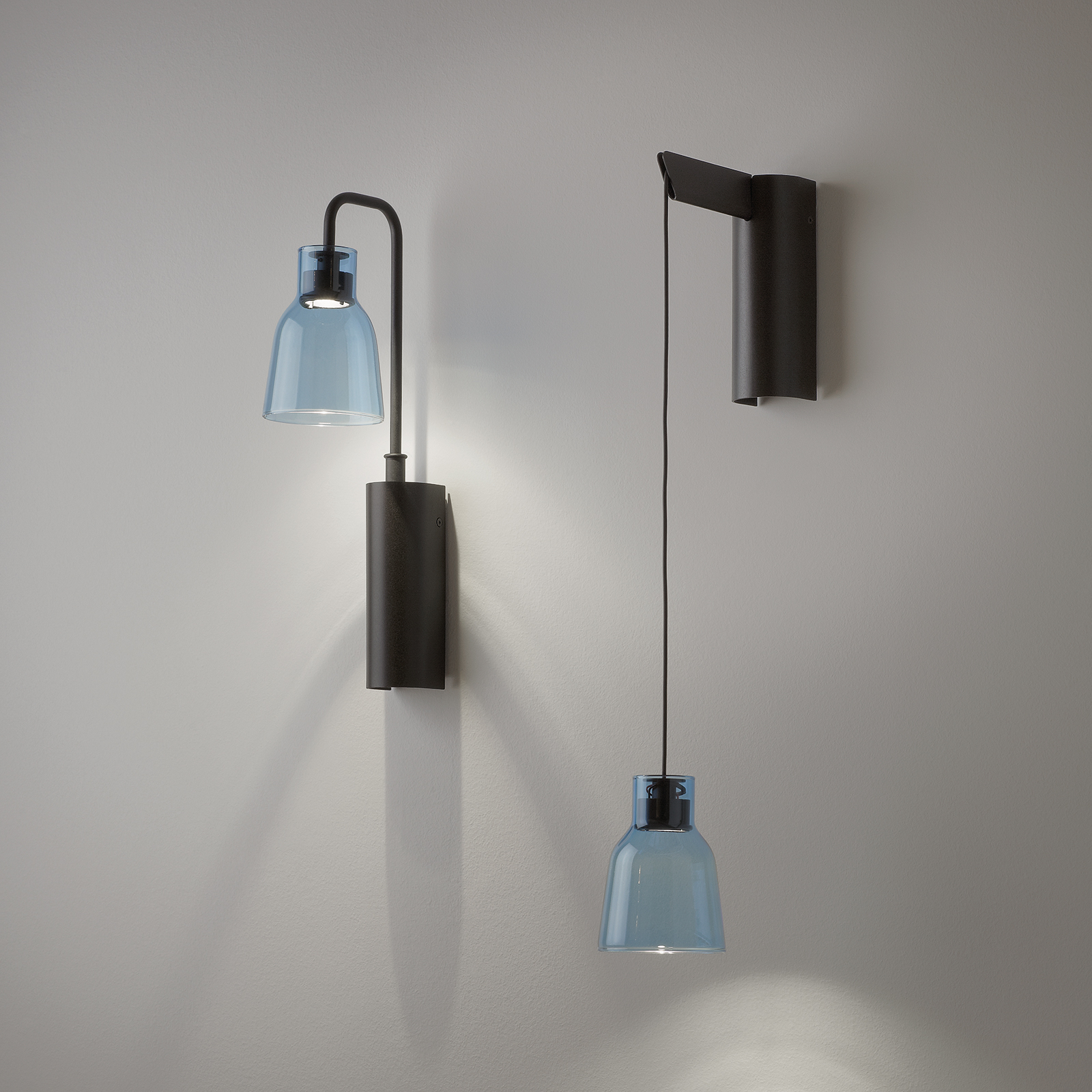 Bover Drip A/01 LED wall light, blue