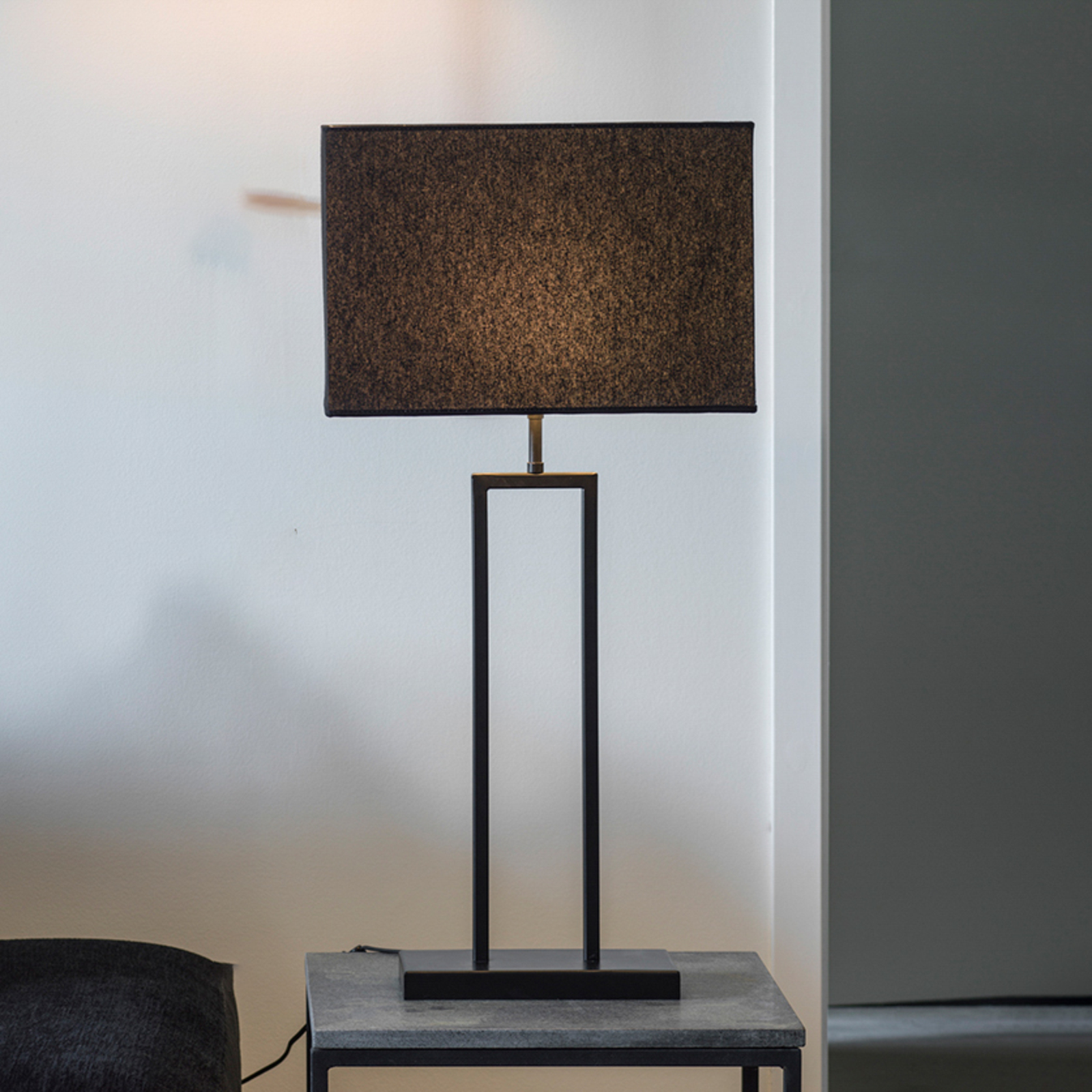PR Home Rod table lamp all in black