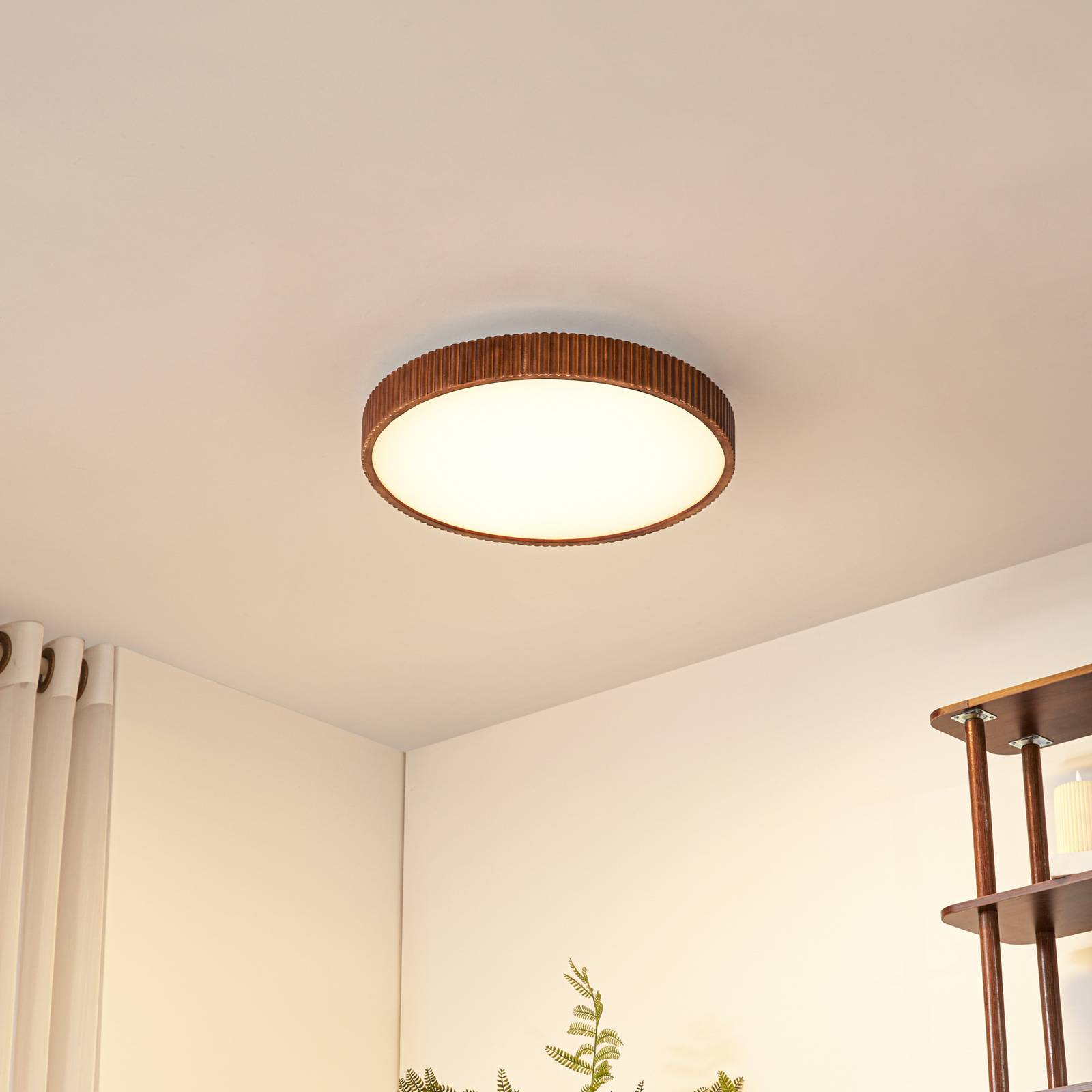 Lindby LED-Deckenlampe Velua, weiß/holz dunkel, CCT, Ø 50 cm günstig online kaufen