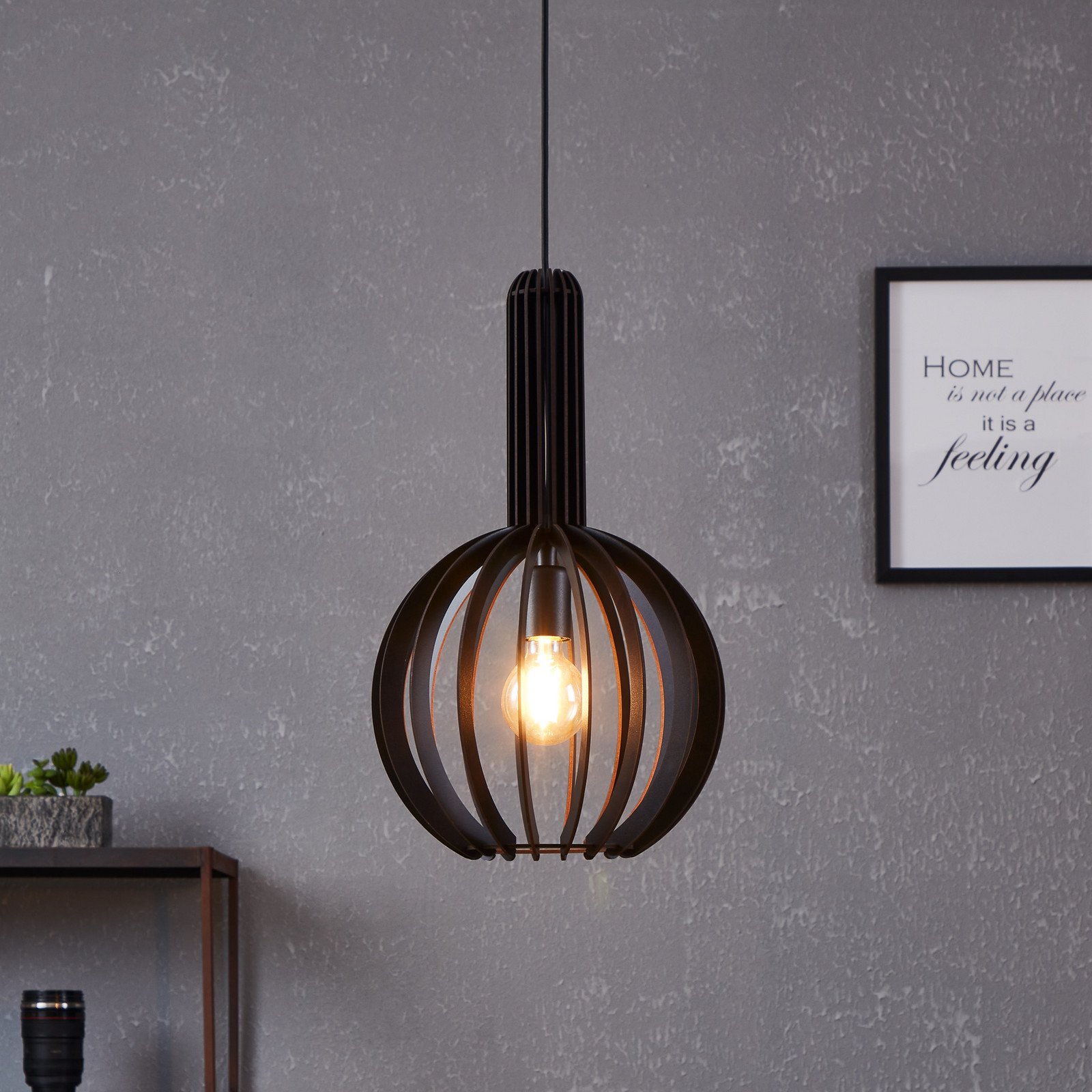 Lampă suspendată Velasco în negru Ø 31 cm