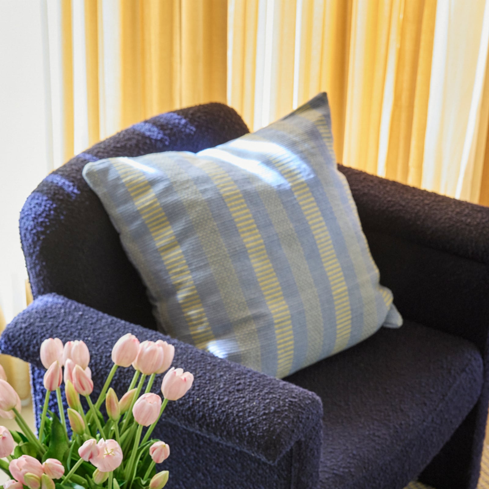 Cuscino Morph azzurro, larghezza 60 cm - Hübsch