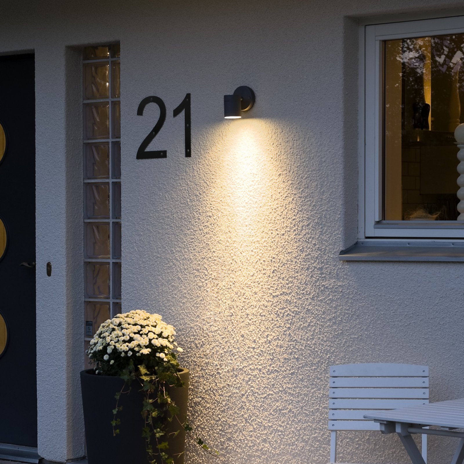 New Modena outdoor wall light 1-bulb black