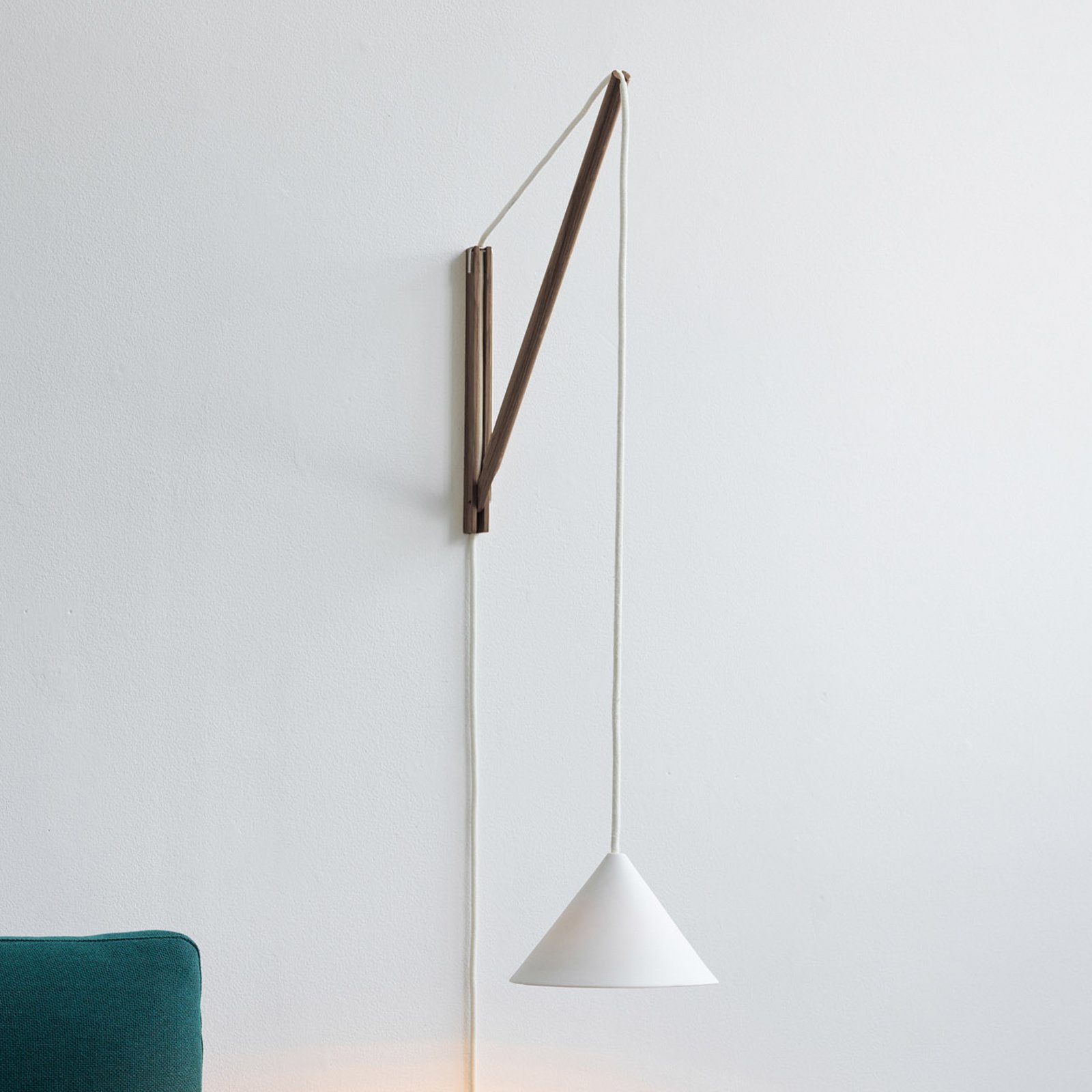 wandlamp gerookt eiken/wit verstelbare stekker G9 - Moebe