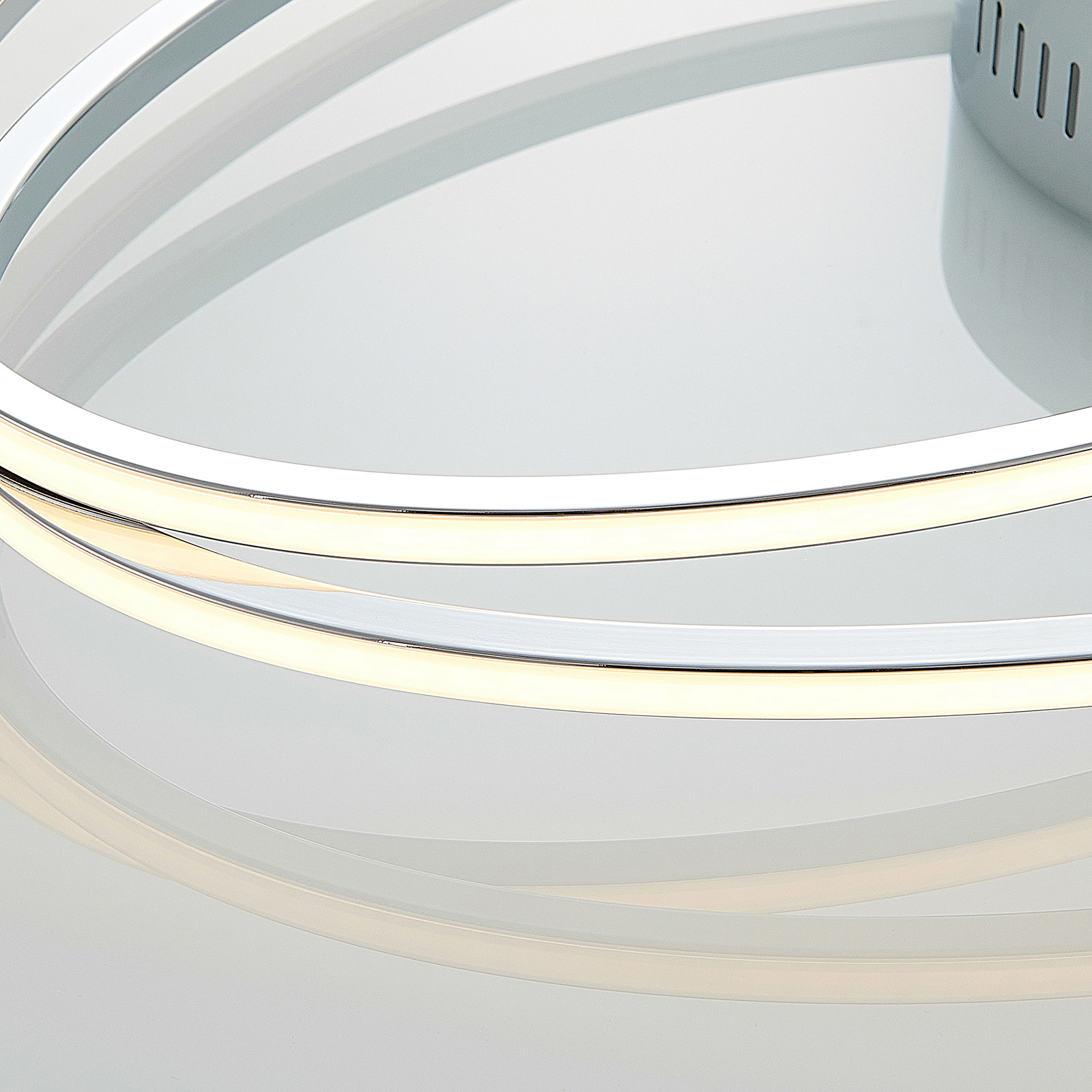 Lindby Xenias LED-Deckenleuchte, chrom