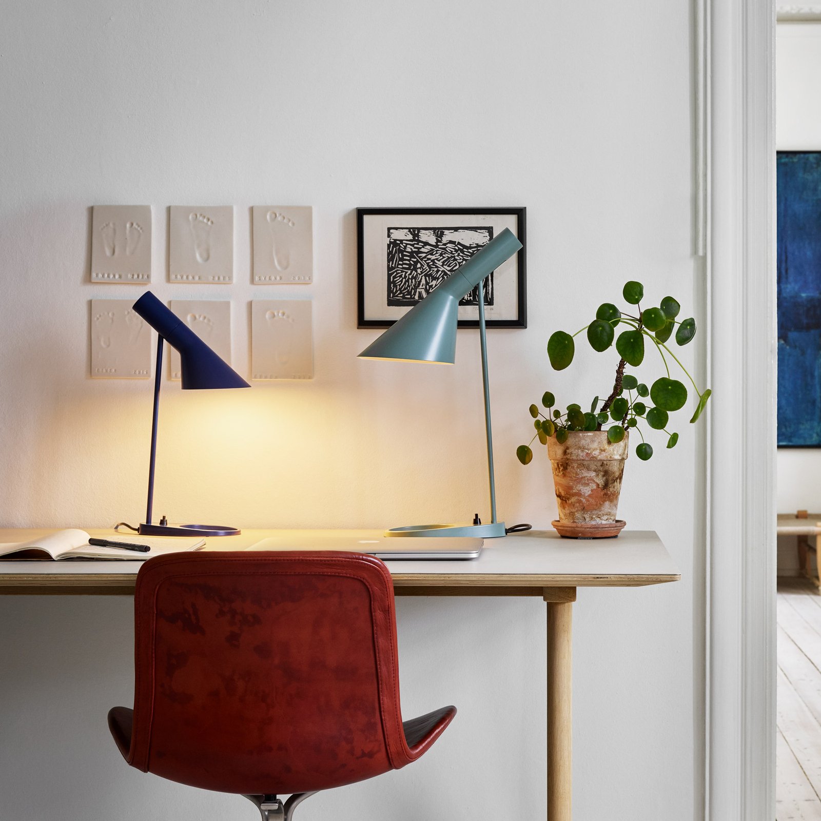 Louis Poulsen AJ Mini table lamp swivelling head