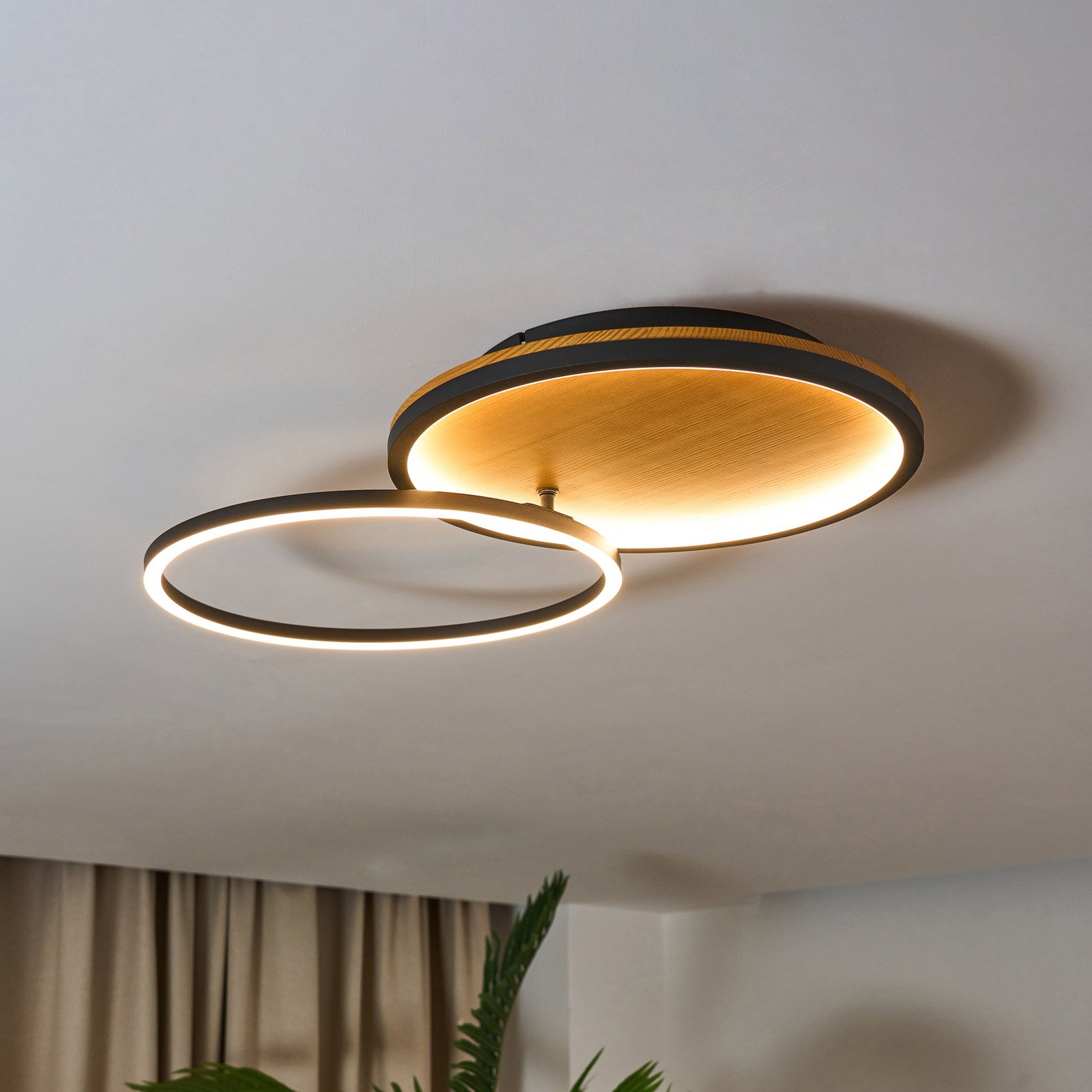 Lampa sufitowa LED Kiru, sosna, długość 63,2 cm, drewno