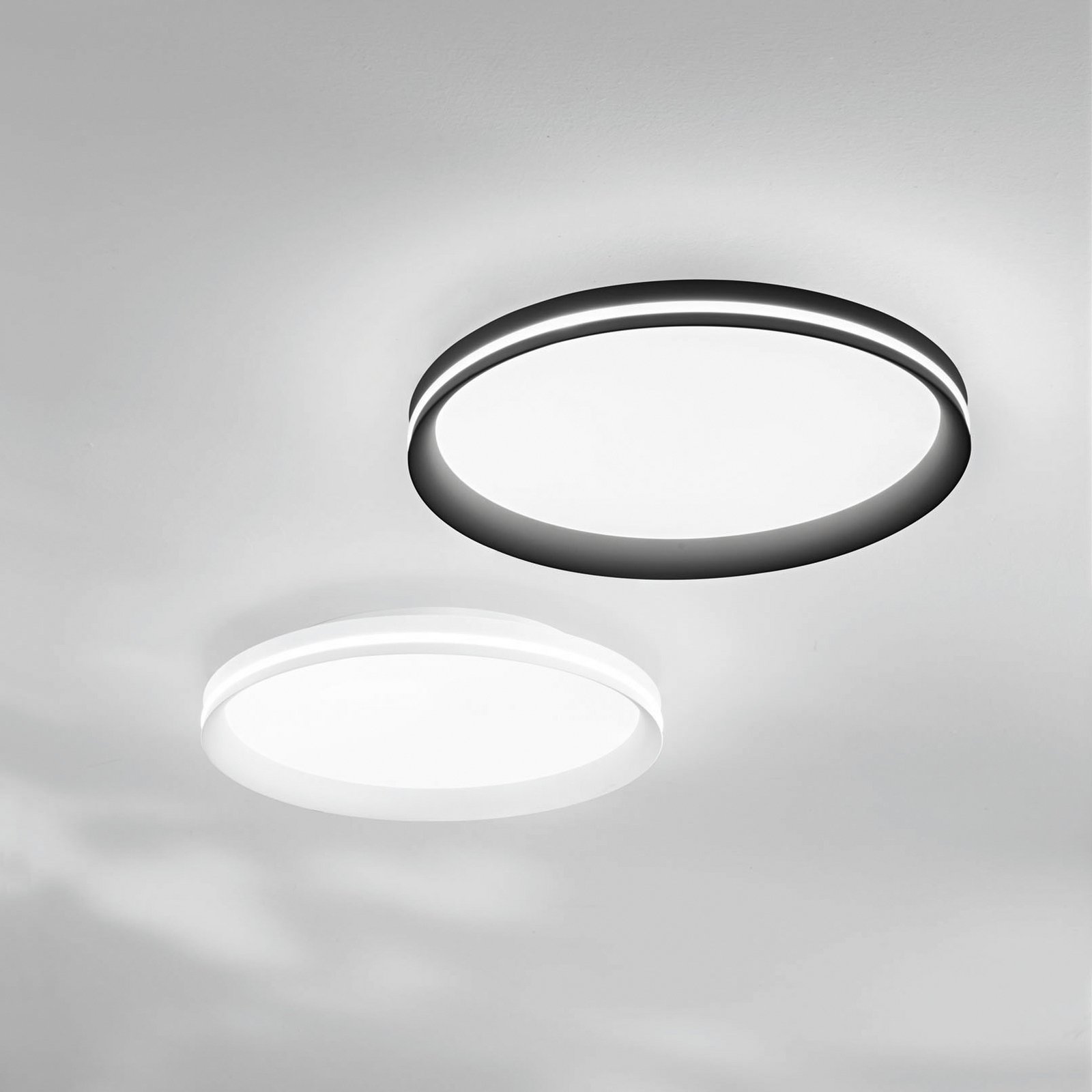 LED stropní svítidlo Isy, černé, Ø 45 cm, kov, CCT, stmívatelné