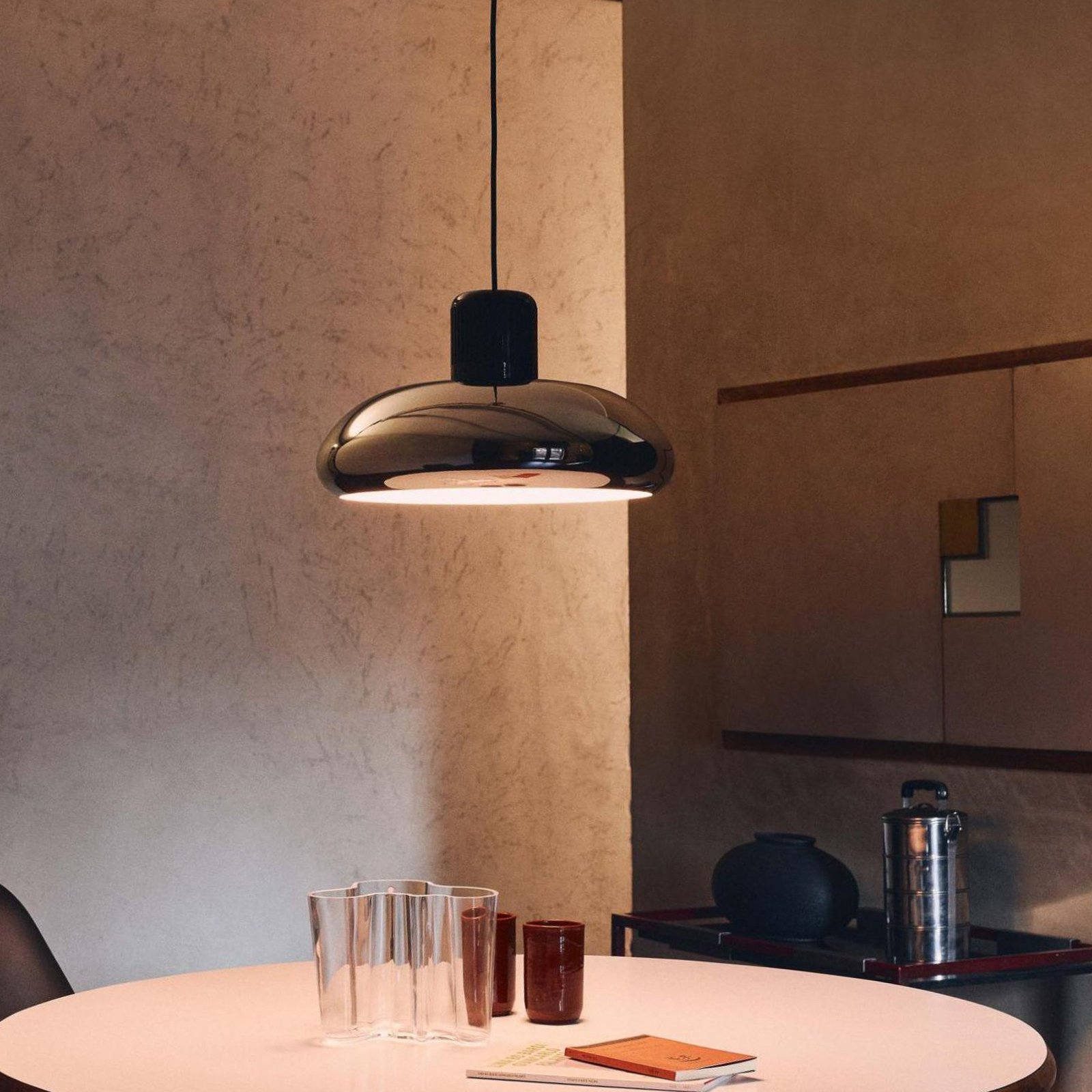 Stilnovo LED piekaramā lampa Trepiù, hroms/melns, Ø 40 cm
