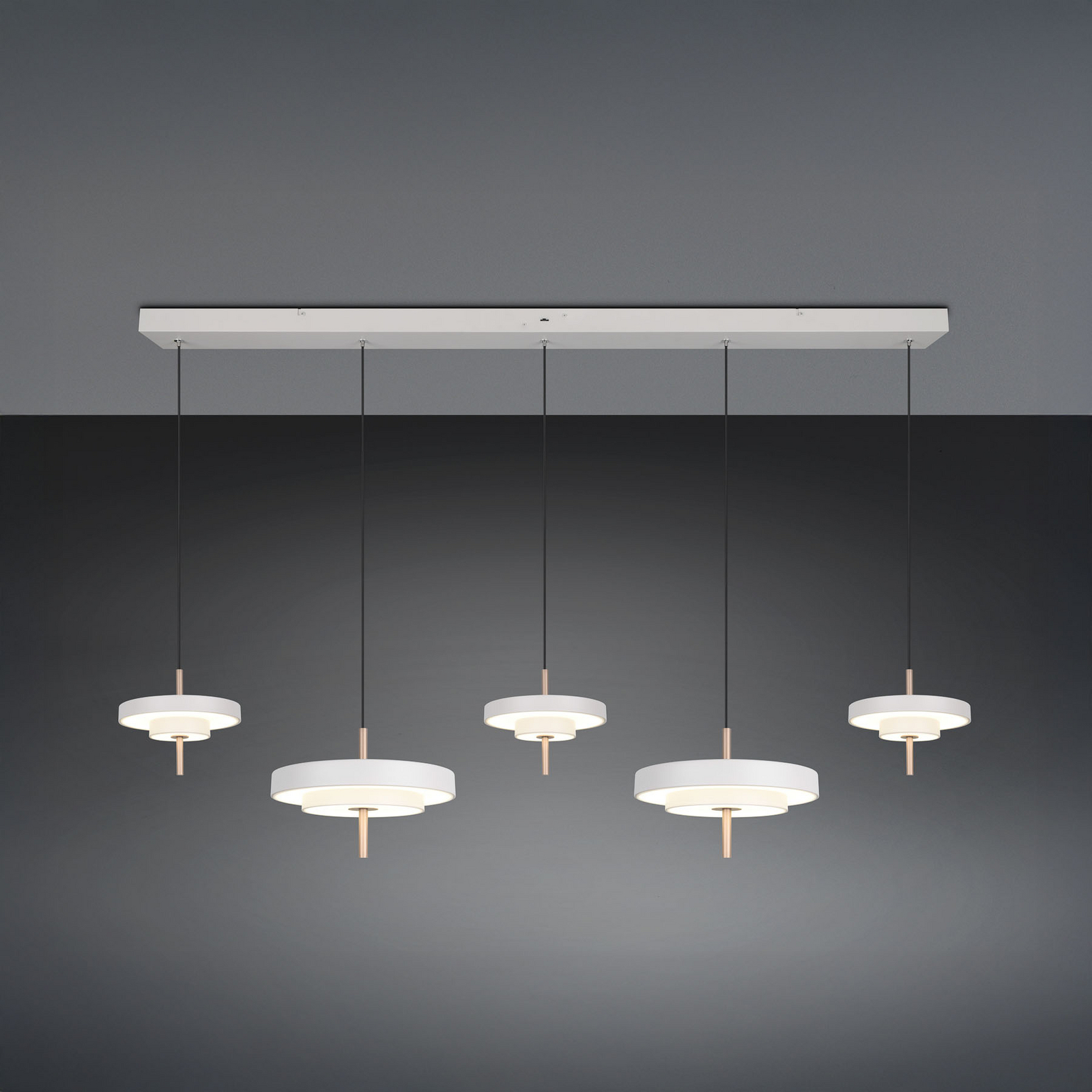 LED hanglamp Keaton, lichtgrijs, lengte 140 cm, CCT, 5-lamps. LED hanglamp Keaton, lichtgrijs, lengte 140 cm, CCT, 5-lamps.