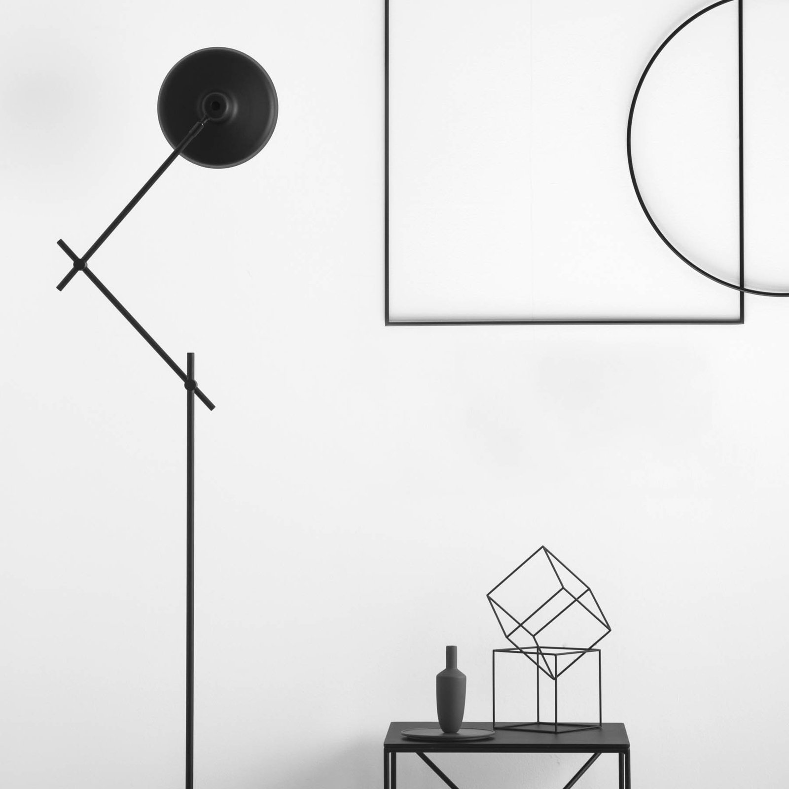 Arigato Gulvlampe Sort - Grupa