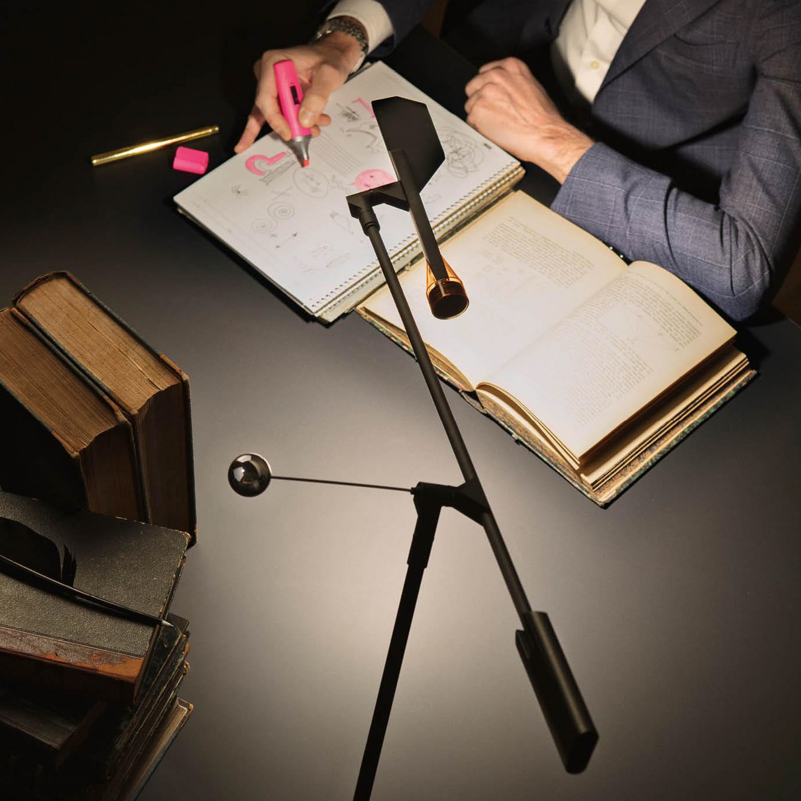 Halley LED-Tischlampe, schwarz, Ausladung 100 cm - Stilnovo