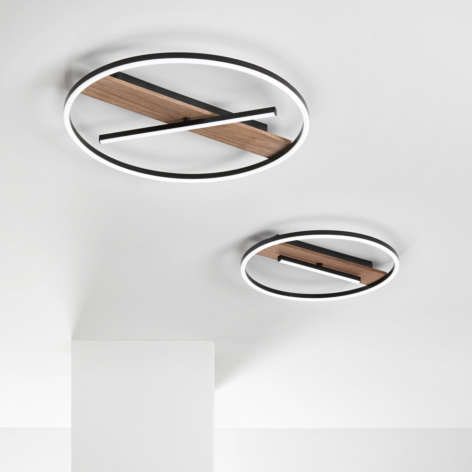 Luce Ambiente Design Aplică de perete cu LED Azimuth Ø 50 cm negru/culoarea lemnului metal - Camera de zi / sufragerie - Modern - negru lemn închis la culoare alb - Aluminiu