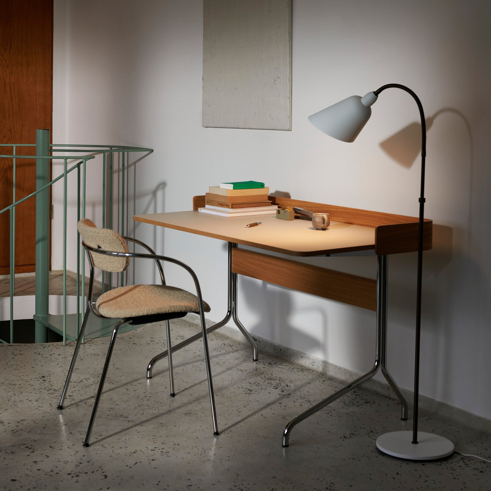 Bellevue AJ7 stojací lampa bílá/brunovaná - &Tradition Bellevue AJ7 stojací lampa bílá/brunovaná - &Tradition