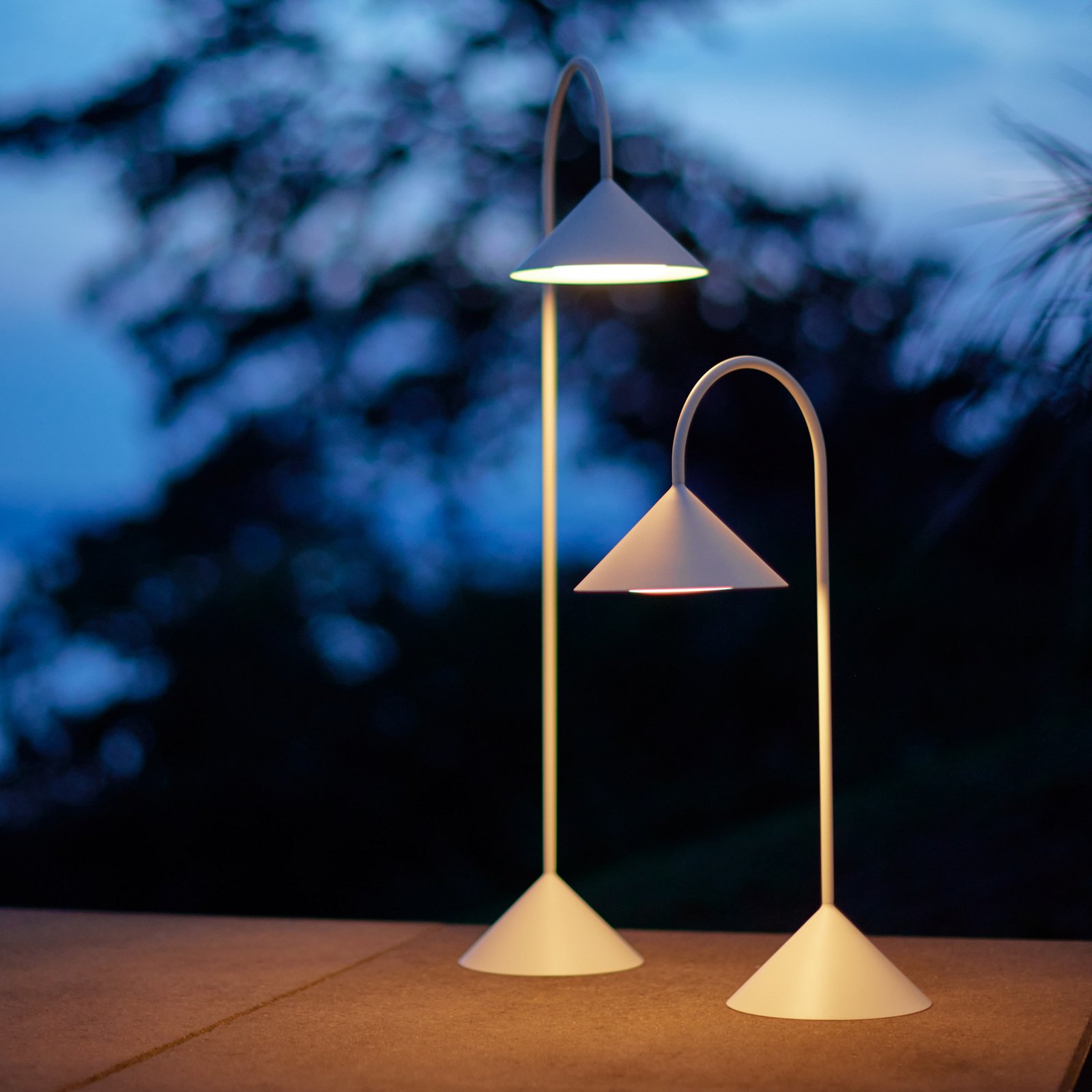 Grasp Portable Bordslampa H47 Matt White - Frandsen