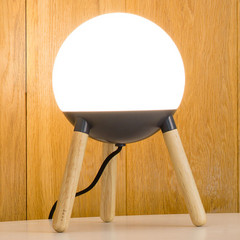 Lámpara de mesa Mine, trípode, madera, cristal, altura 30 cm