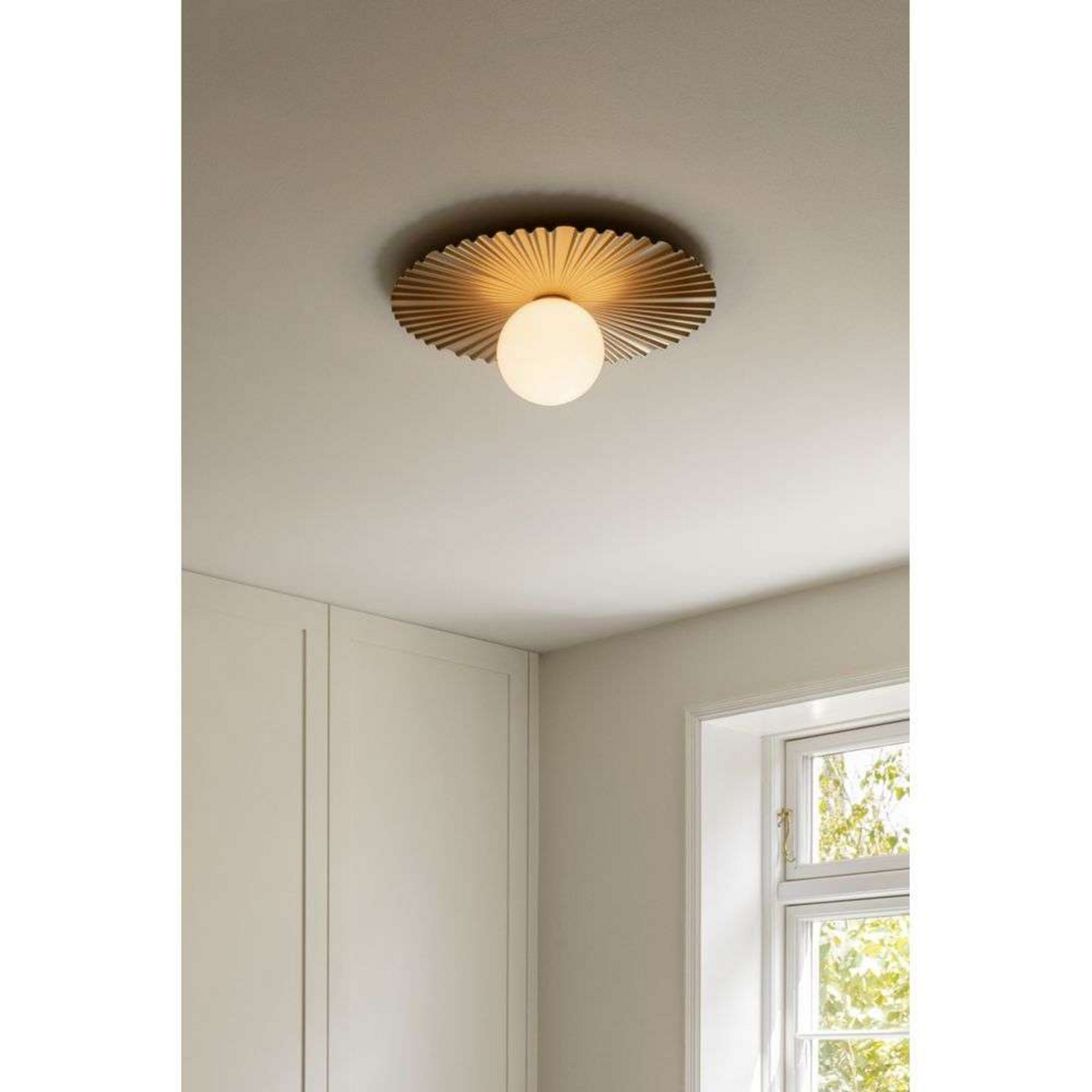 Liila Muuse Aplique de Pared/Lámpara de Techo IP44 Medium Nordic Gold/Opal - Nuu