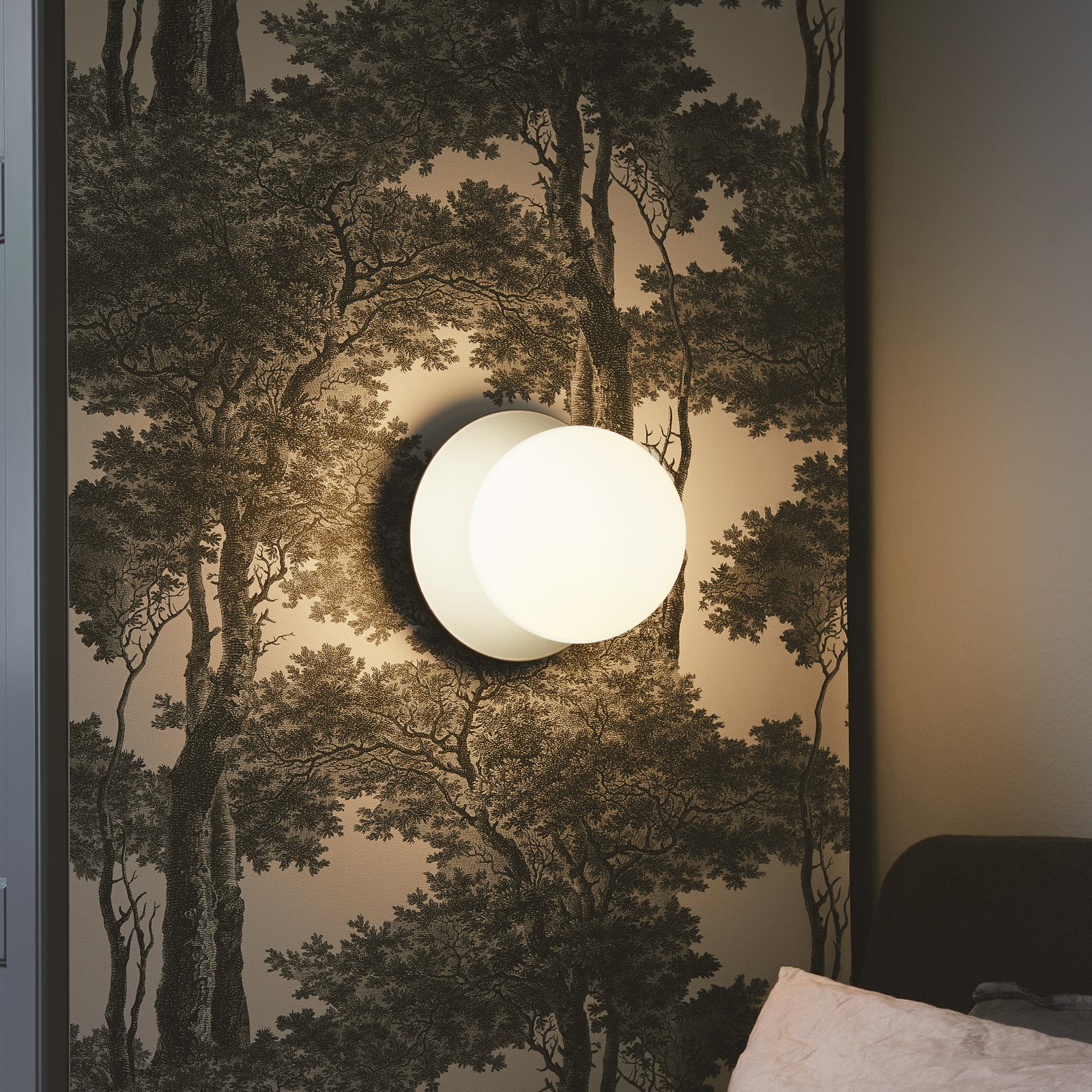 Liila 1 Wall/Ceiling Lamp IP44 Medium Light Silver/Opal White - Nuura