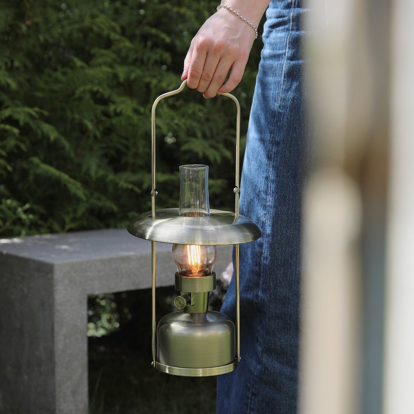 Markslöjd LED-batteridriven bordslampa Fanos, mässing, dimbar, IP44 Markslöjd LED-batteridriven bordslampa Fanos, mässing, dimbar, IP44