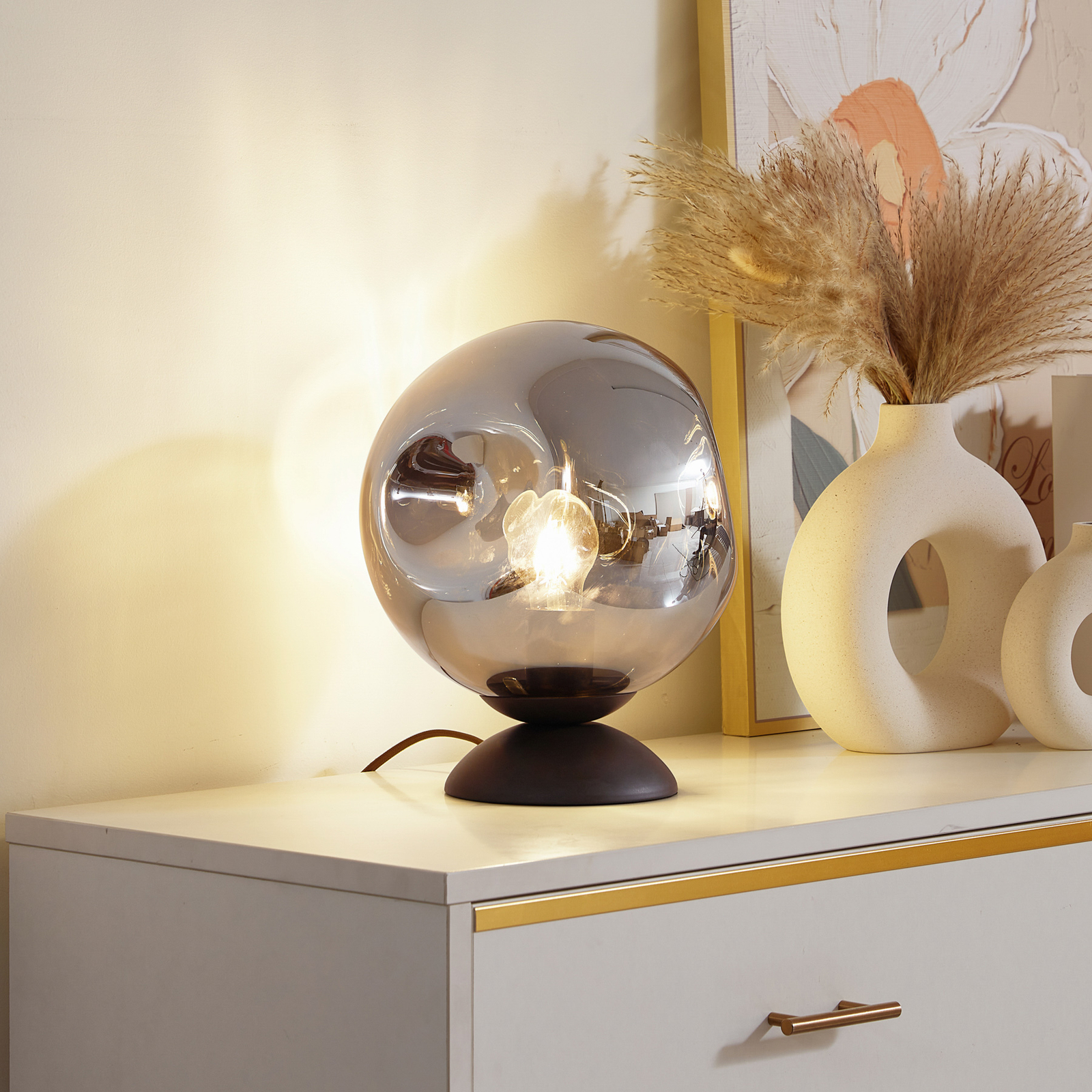 Lindby Valentina настолна лампа, E27, димно сиво, стъкло, Ø 25 cm