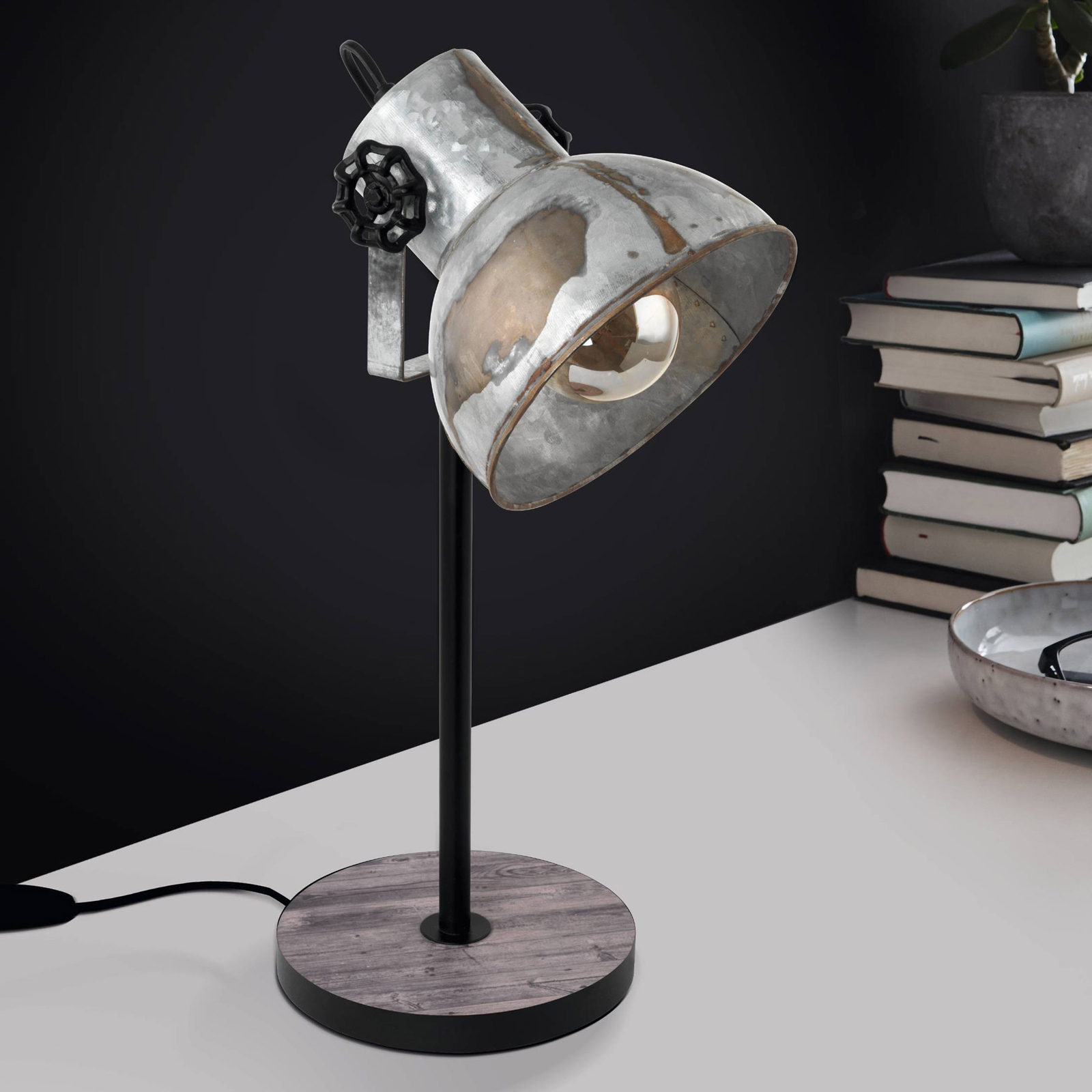 Lámpara de mesa Barnstaple en diseño industrial