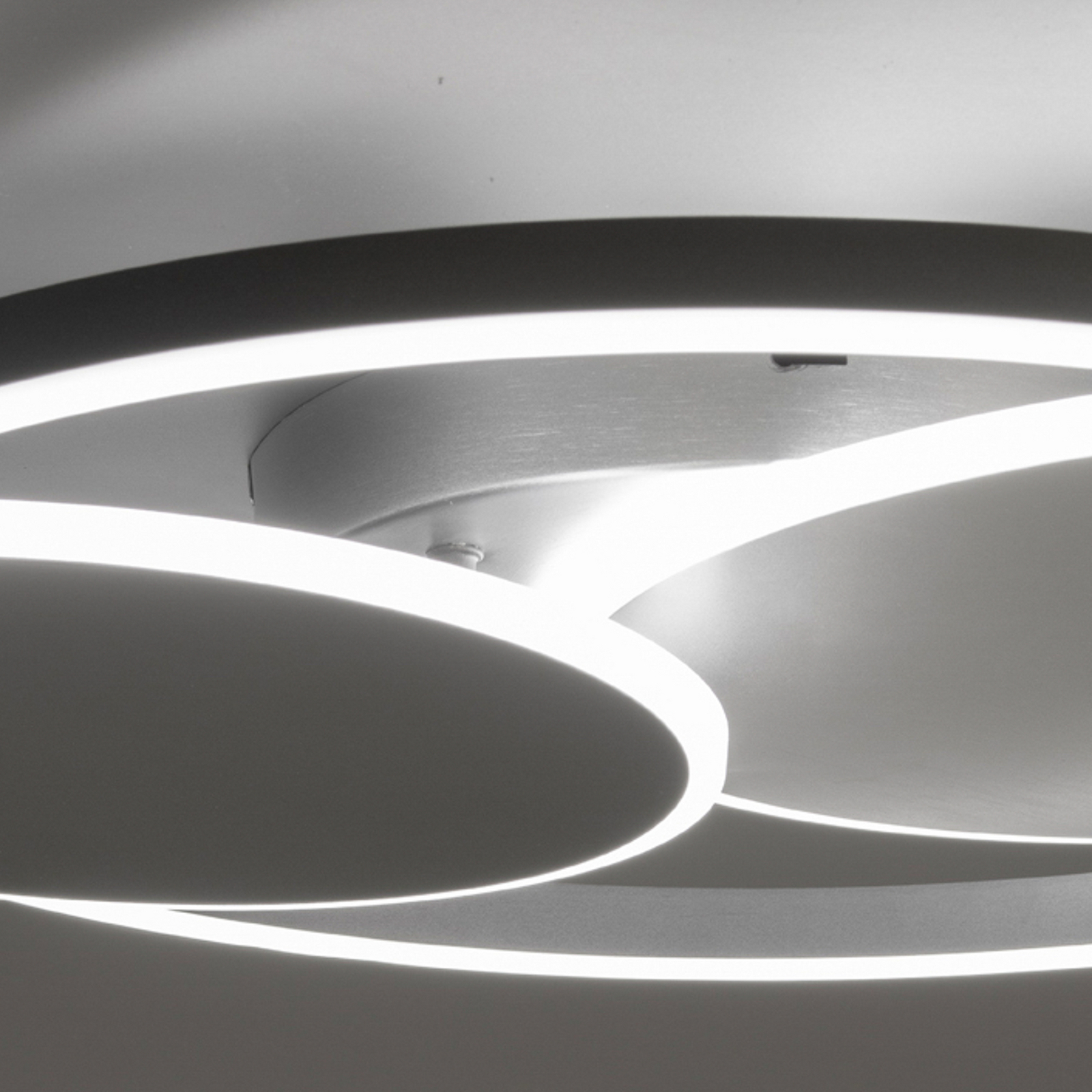 LED-Deckenlampe Lunea, Ø 66 cm, silberfarben, Metall, CCT